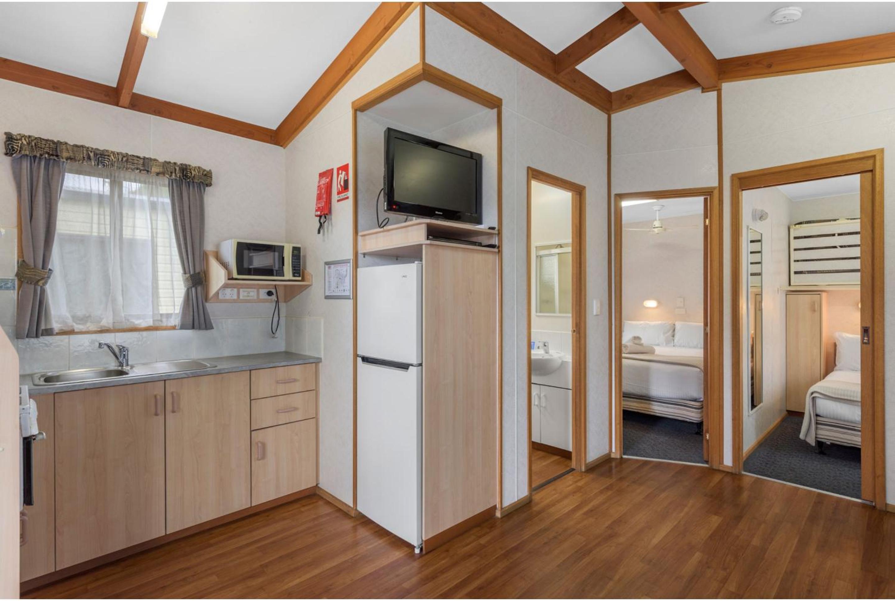 Standard 2 Bedroom Cabin - Photo 7