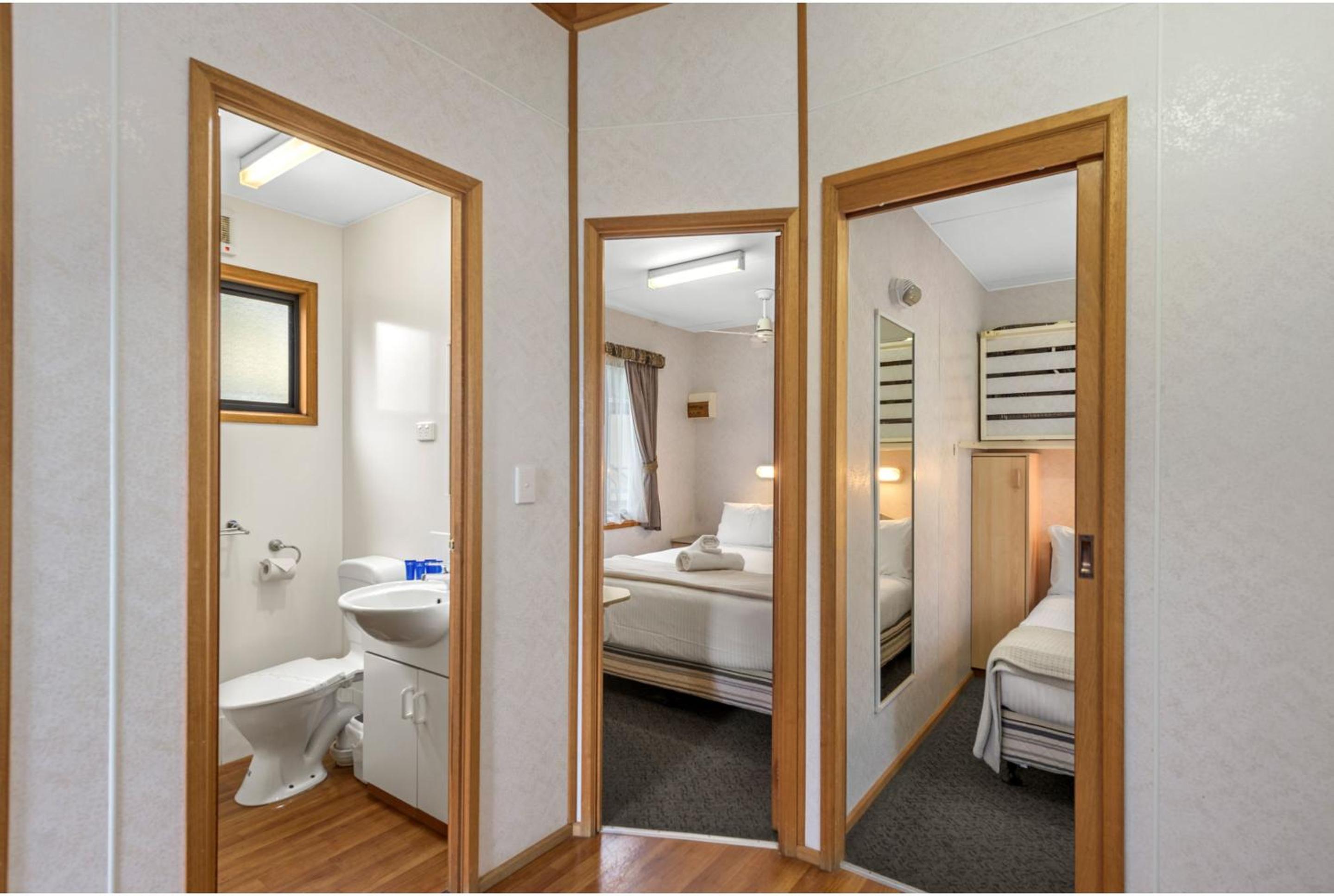 Standard 2 Bedroom Cabin - Photo 2