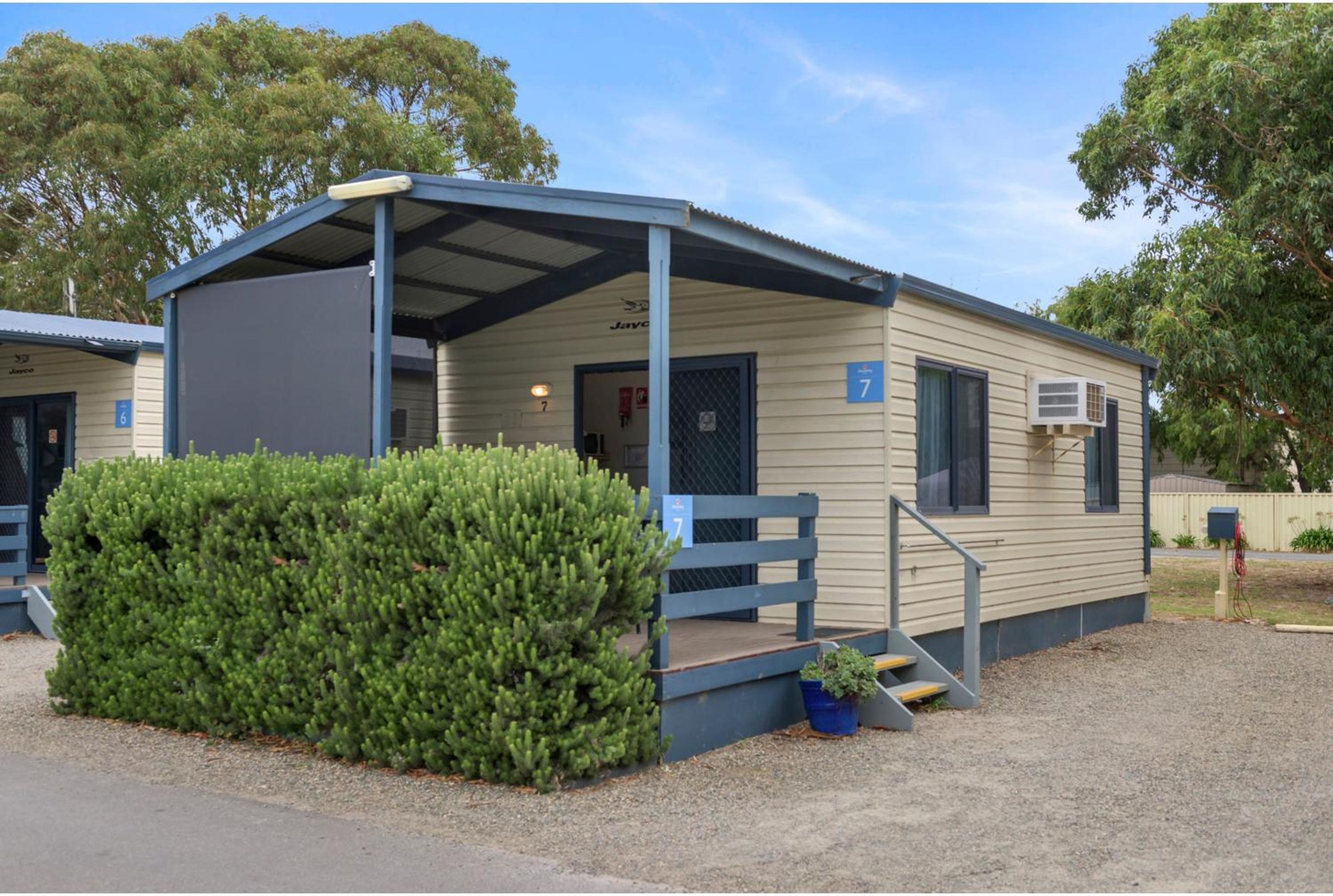 Standard 2 Bedroom Cabin - Photo 3