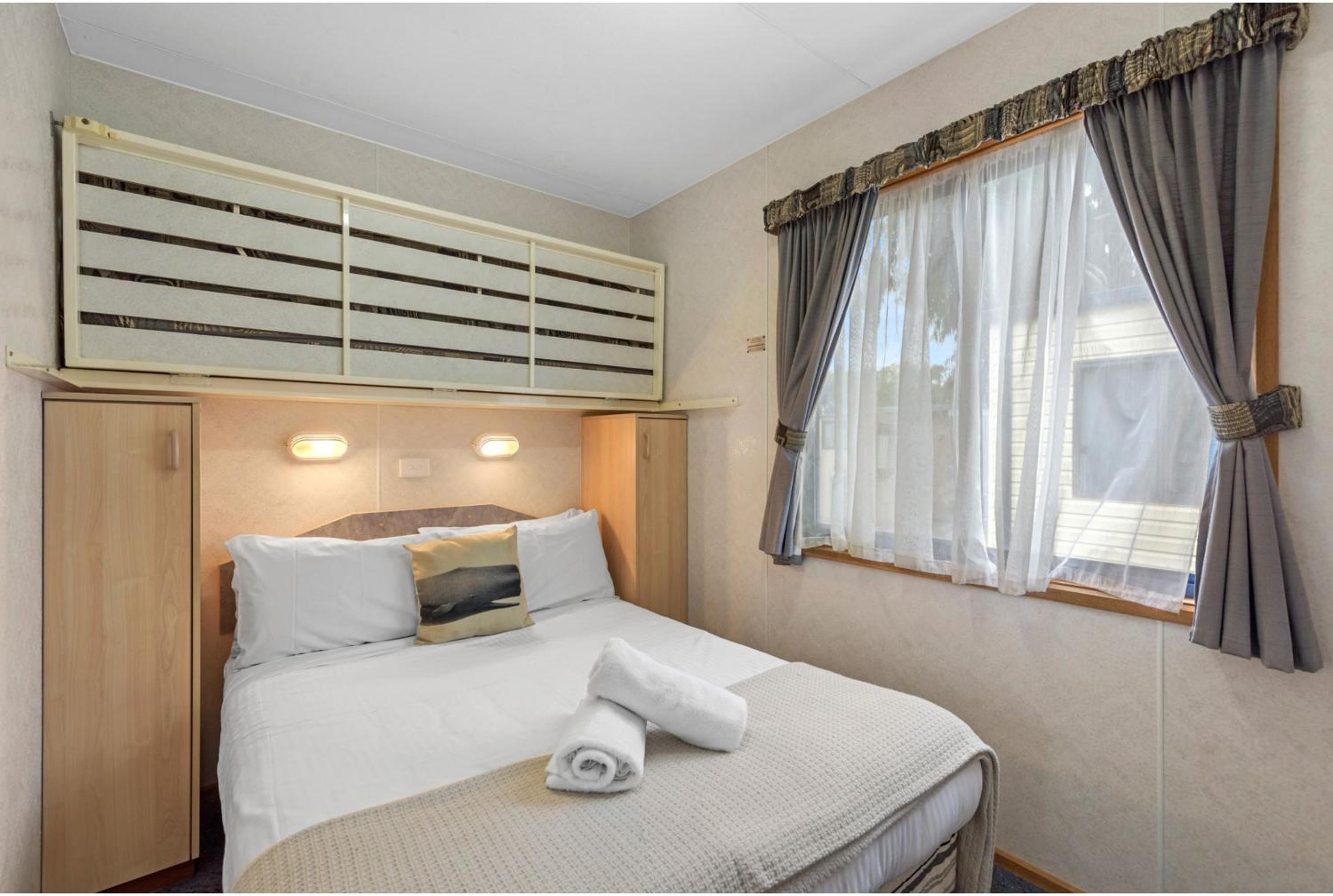 Standard 2 Bedroom Cabin - Photo 6