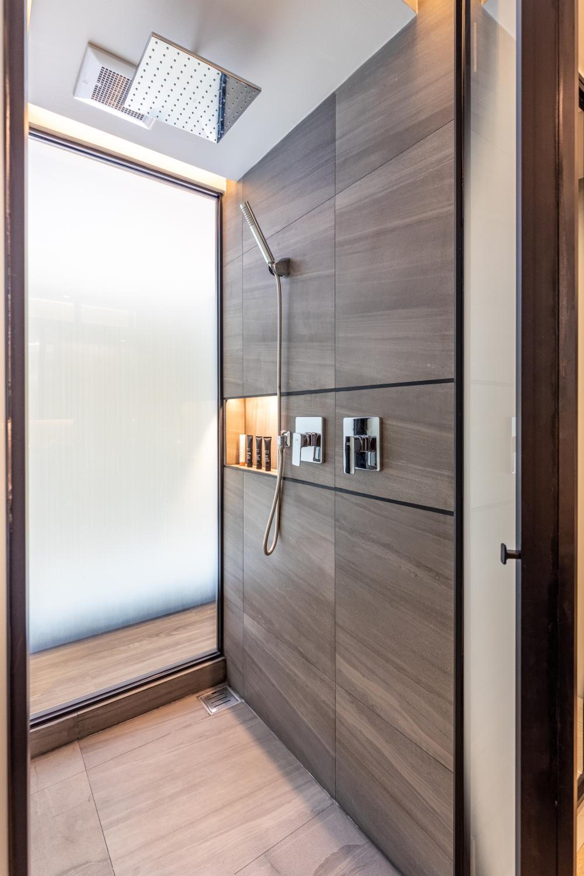 Deluxe Twin Room - Photo 6