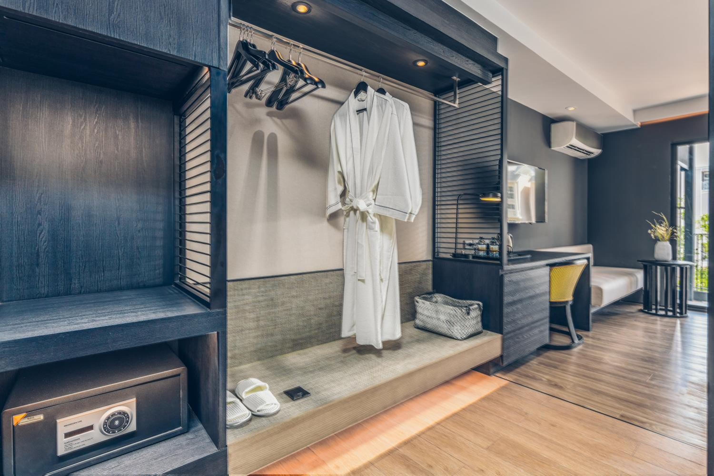 Deluxe Twin Room - Photo 11