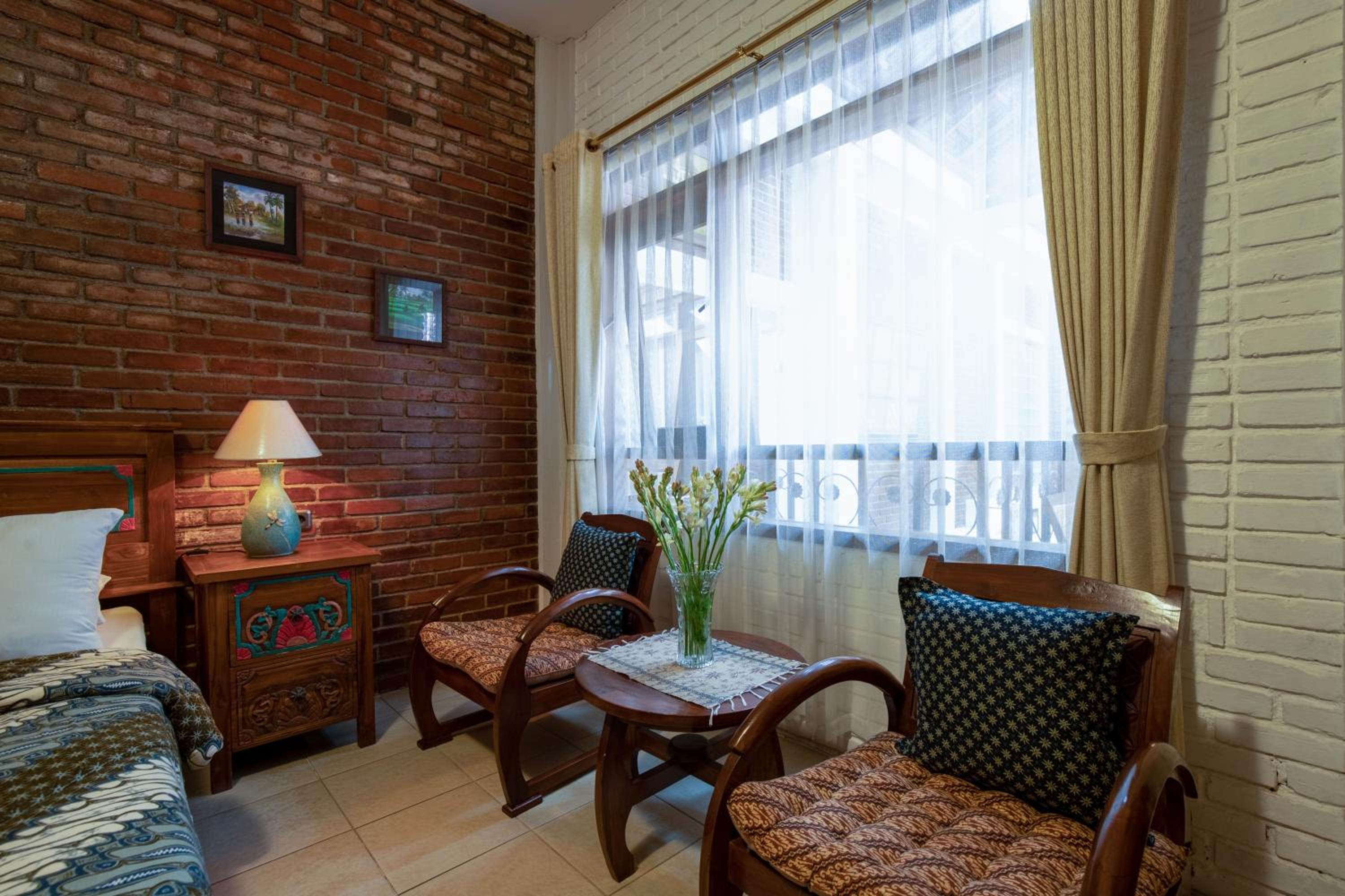 Deluxe Room - Photo 6