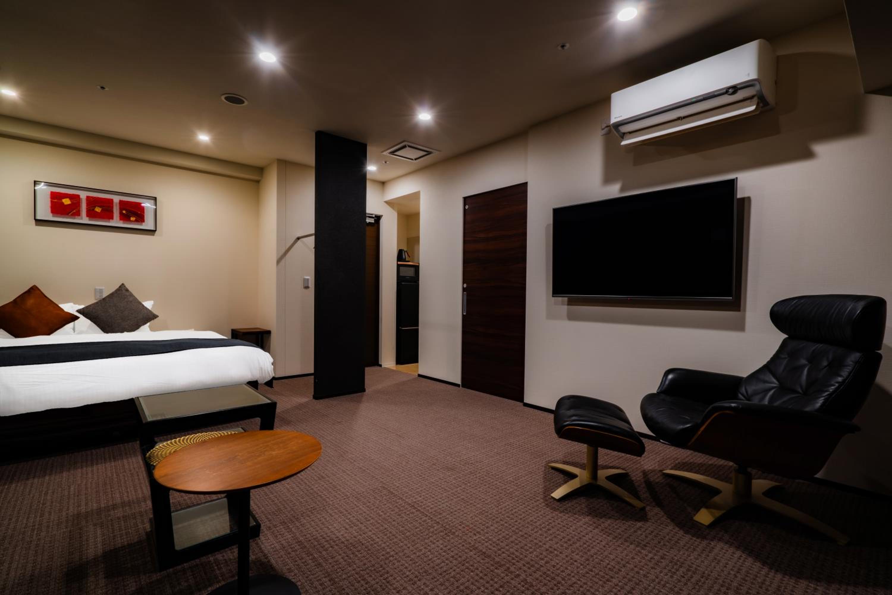 Deluxe King Room - Photo 23
