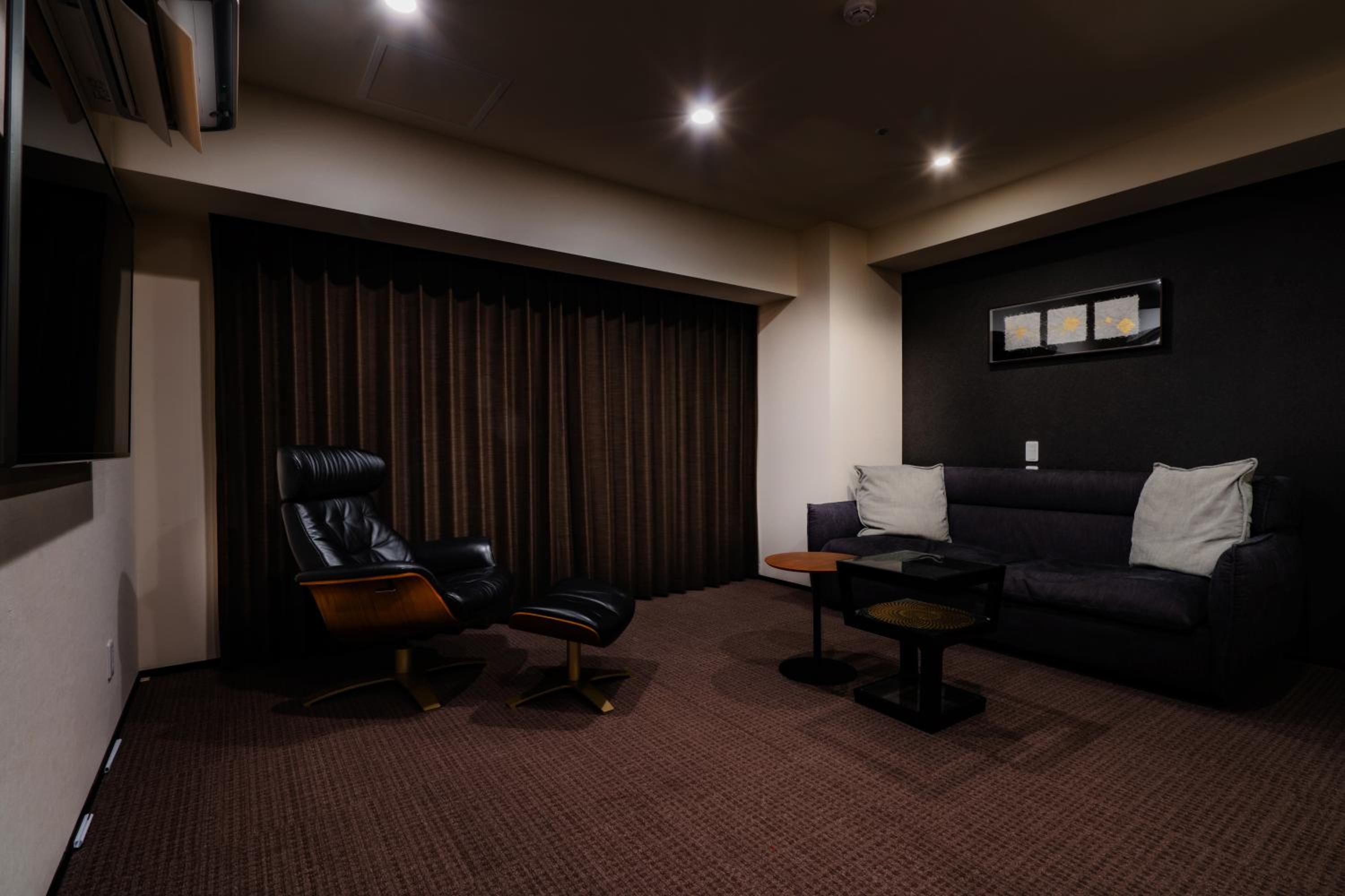 Deluxe King Room - Photo 24