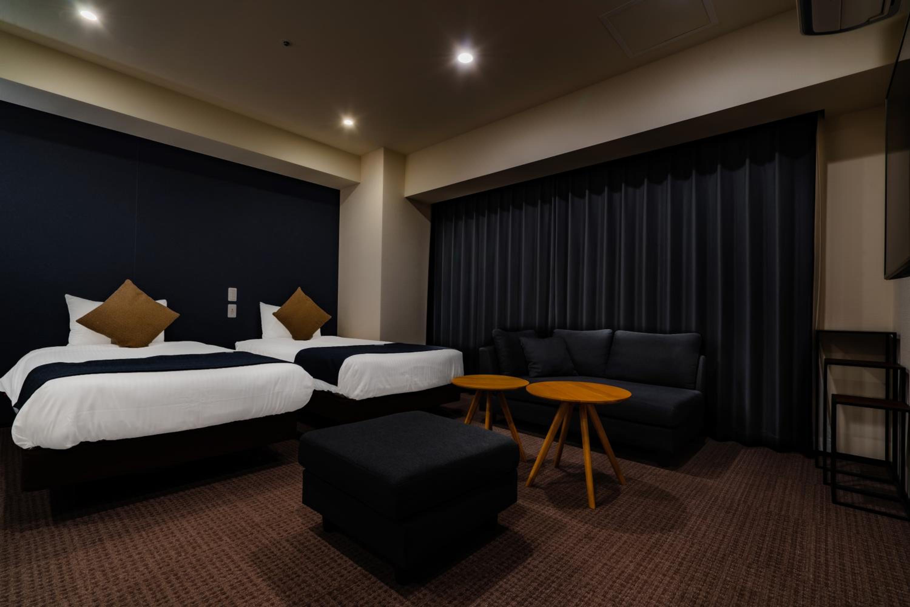 Queen Suite with Spa Bath - Photo 17