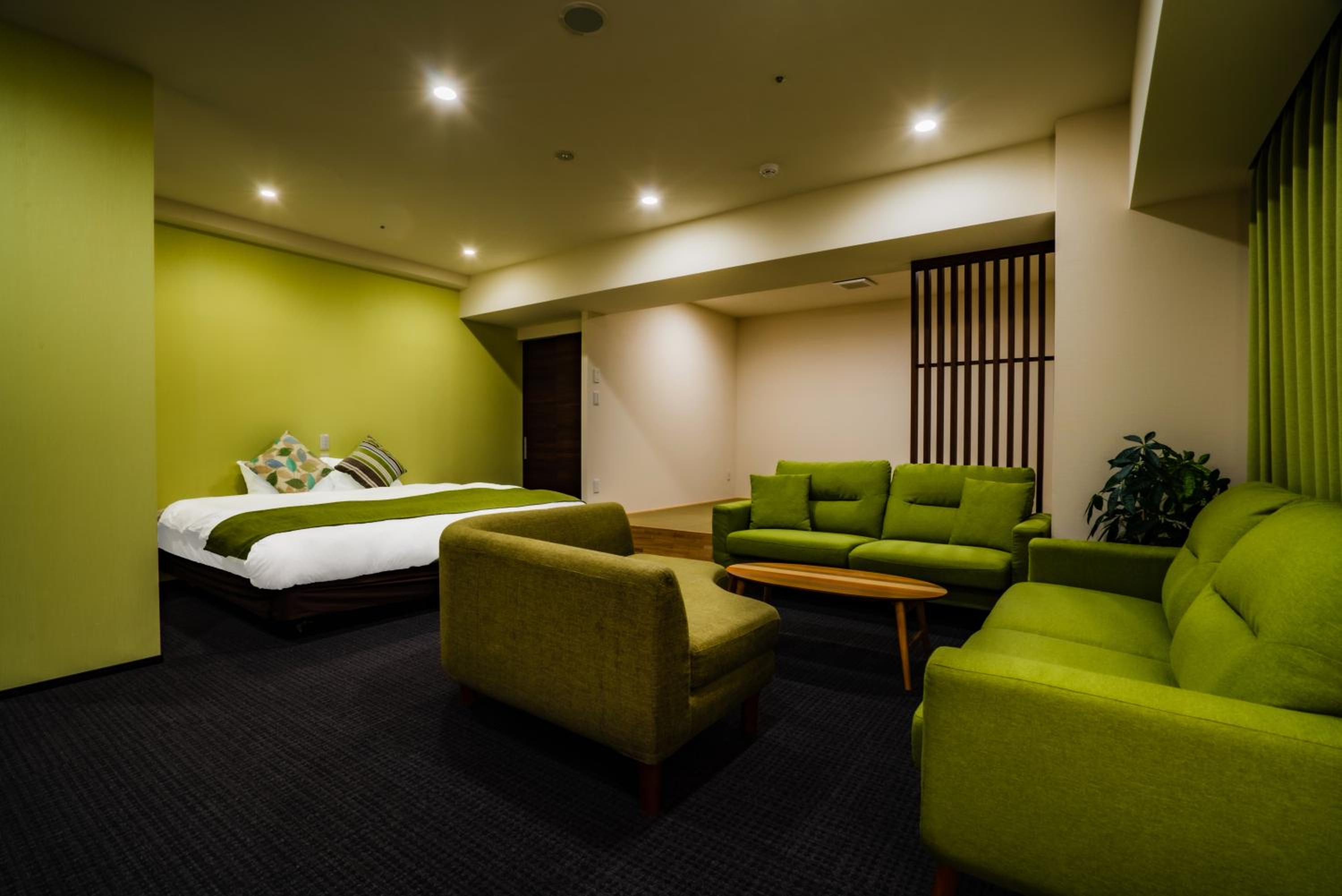 King Suite with Spa Bath - Photo 1