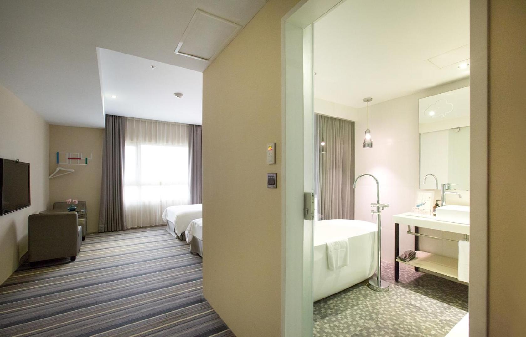 Classic Twin Room - Photo 2