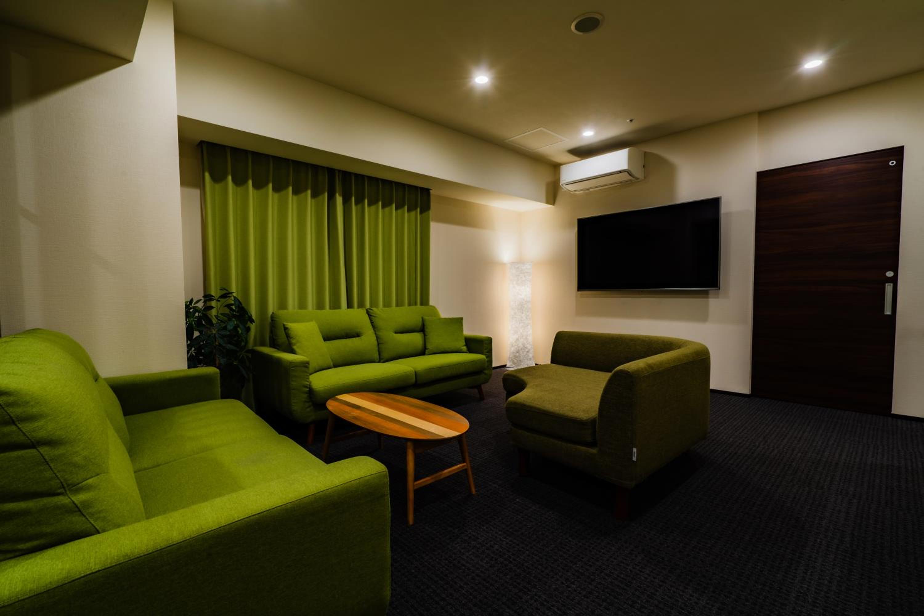 King Suite with Spa Bath - Photo 12