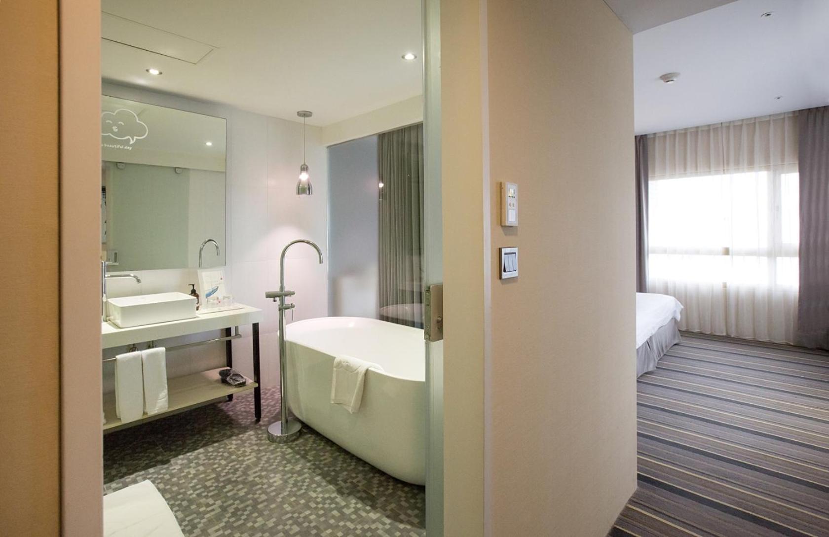 Classic Twin Room - Photo 8
