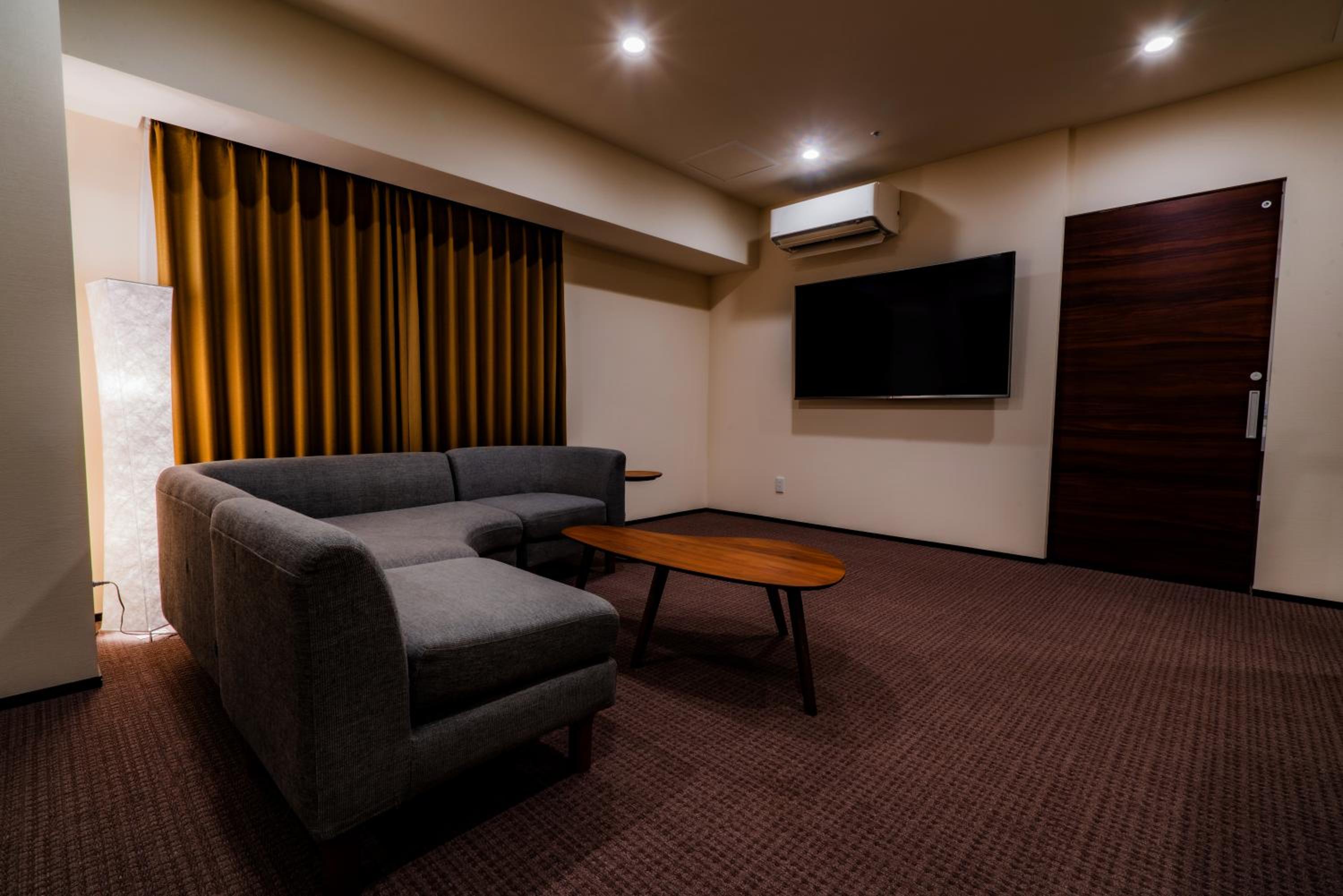 Deluxe Suite with Spa Bath - Photo 16