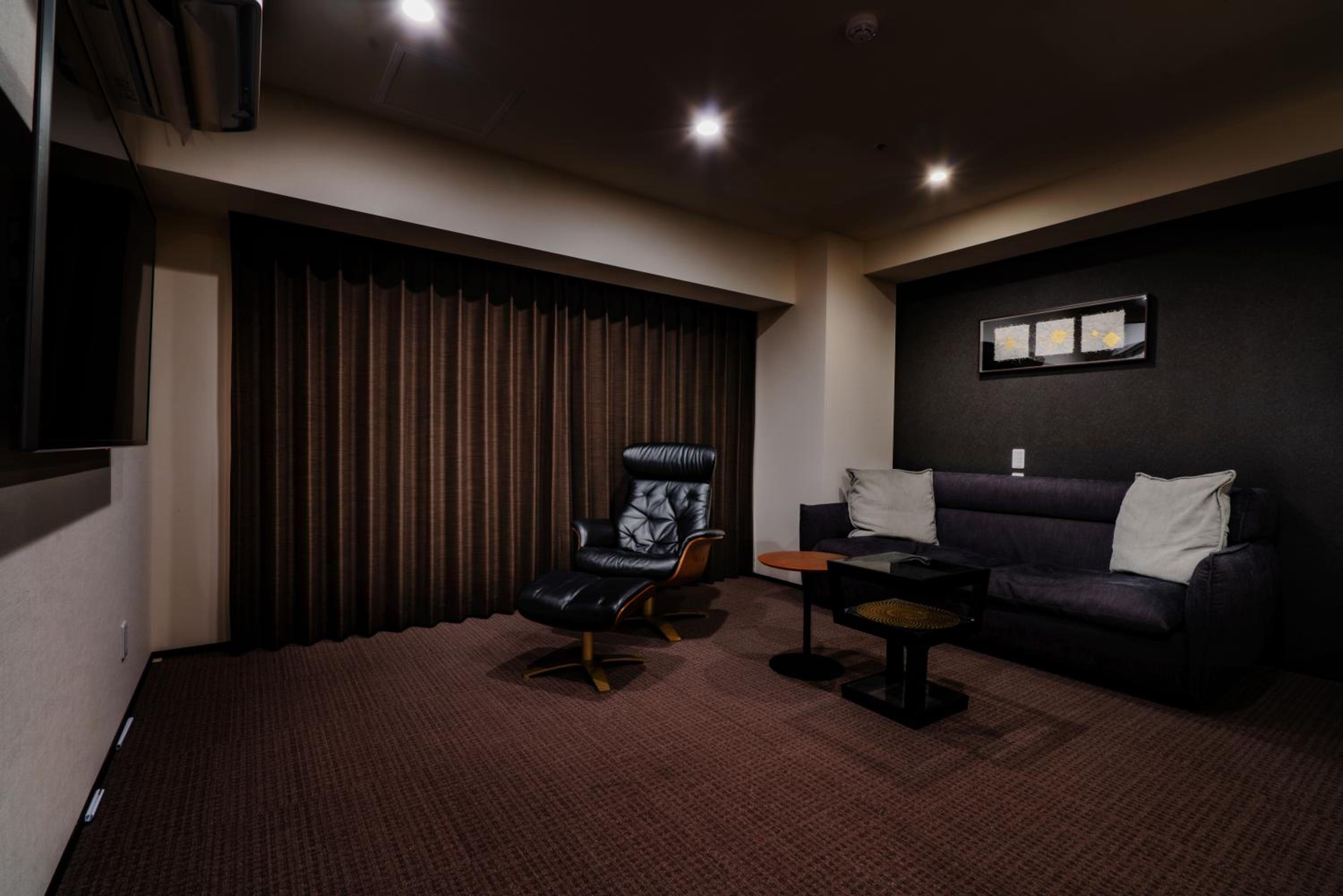 Deluxe King Room - Photo 12