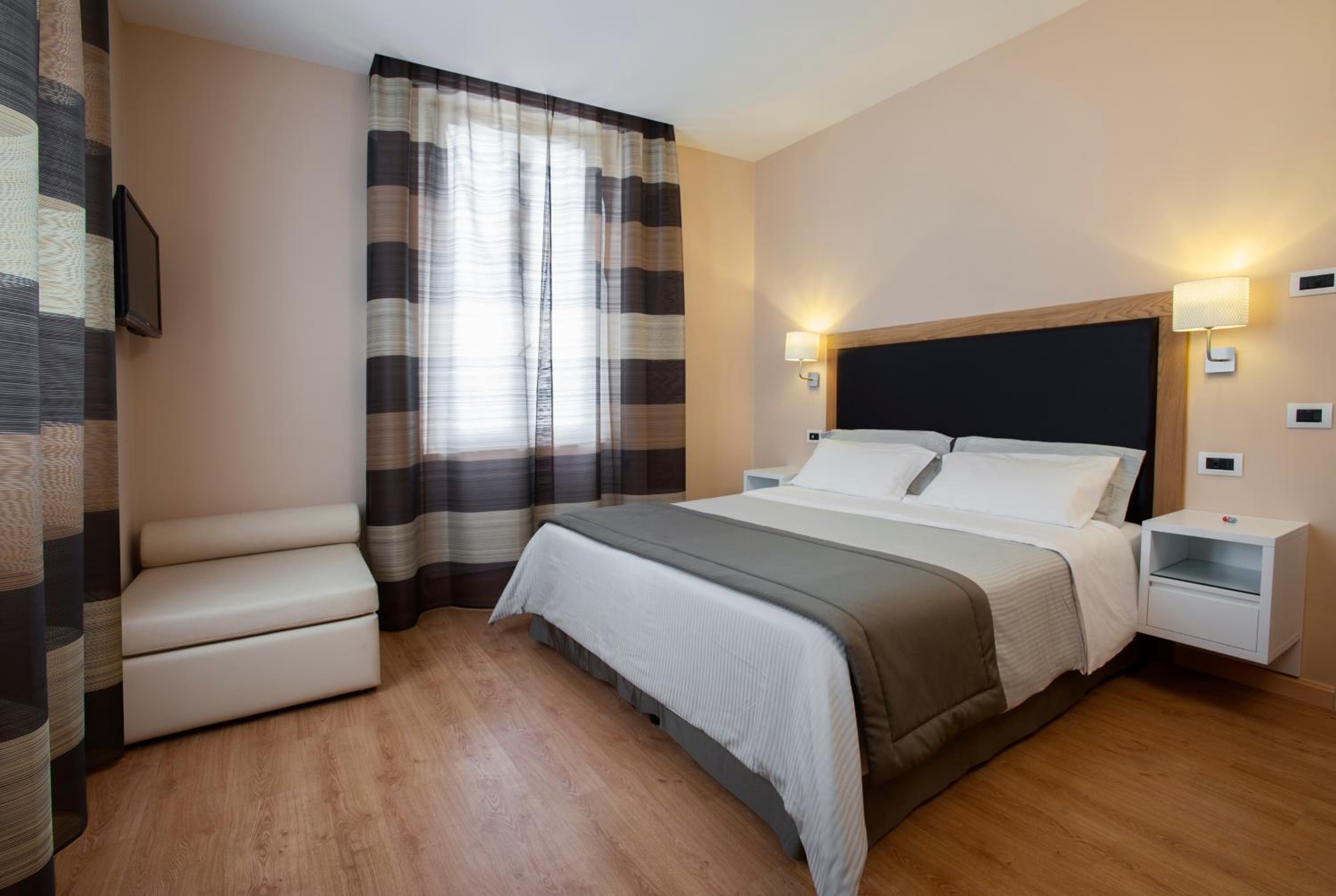 Deluxe Double Room - Photo 1