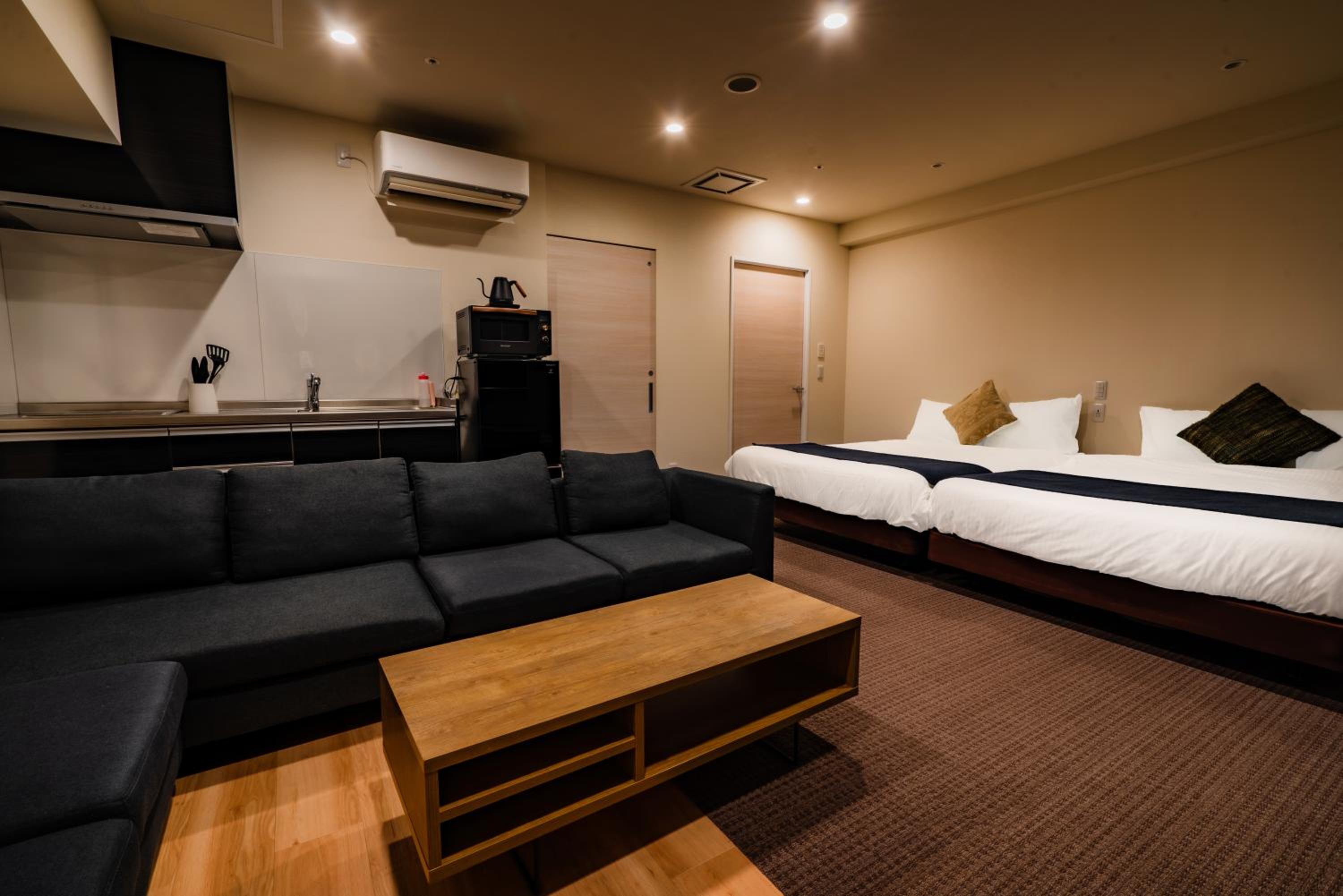 Deluxe Family Suite - Photo 1