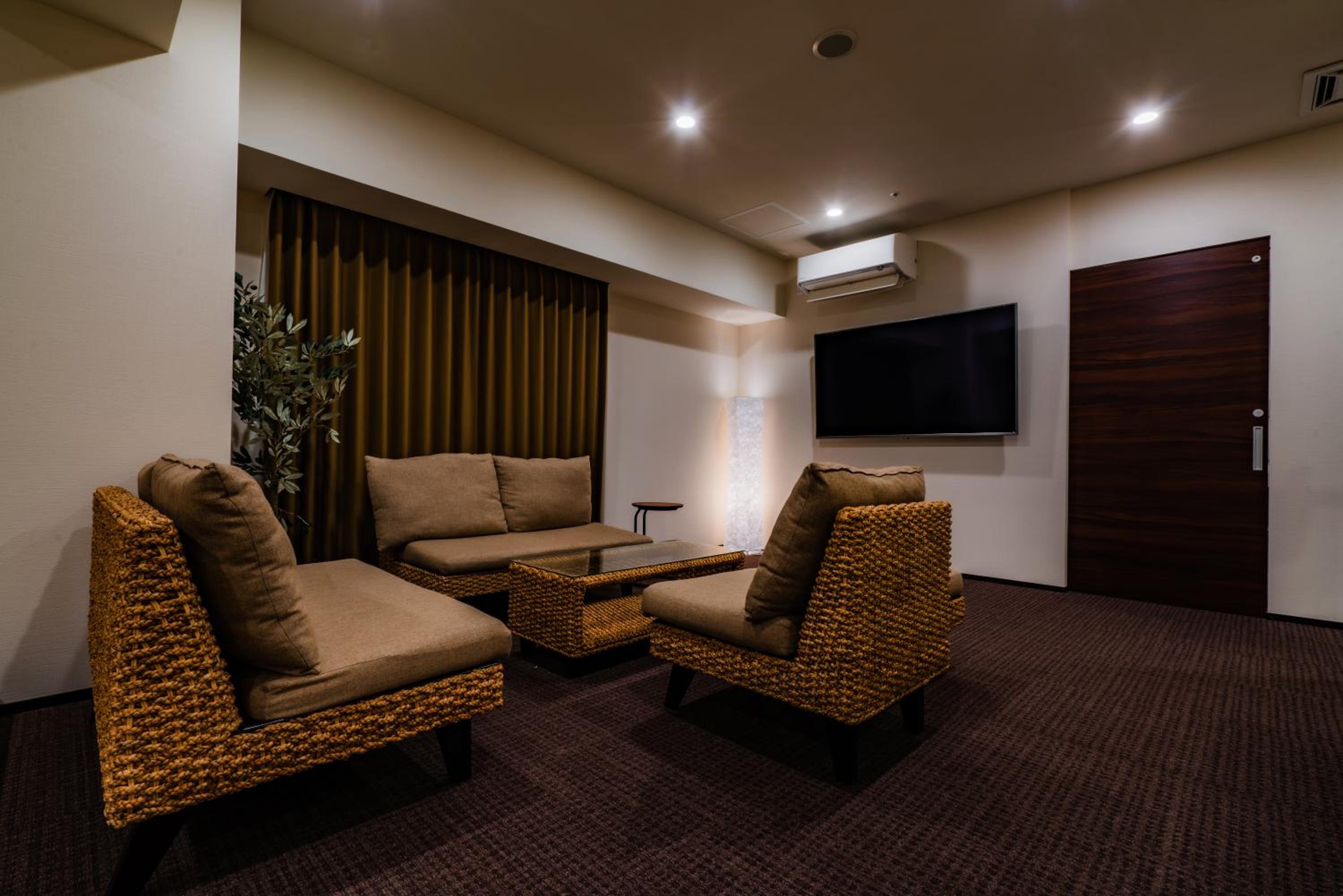 Superior King Suite - Photo 15