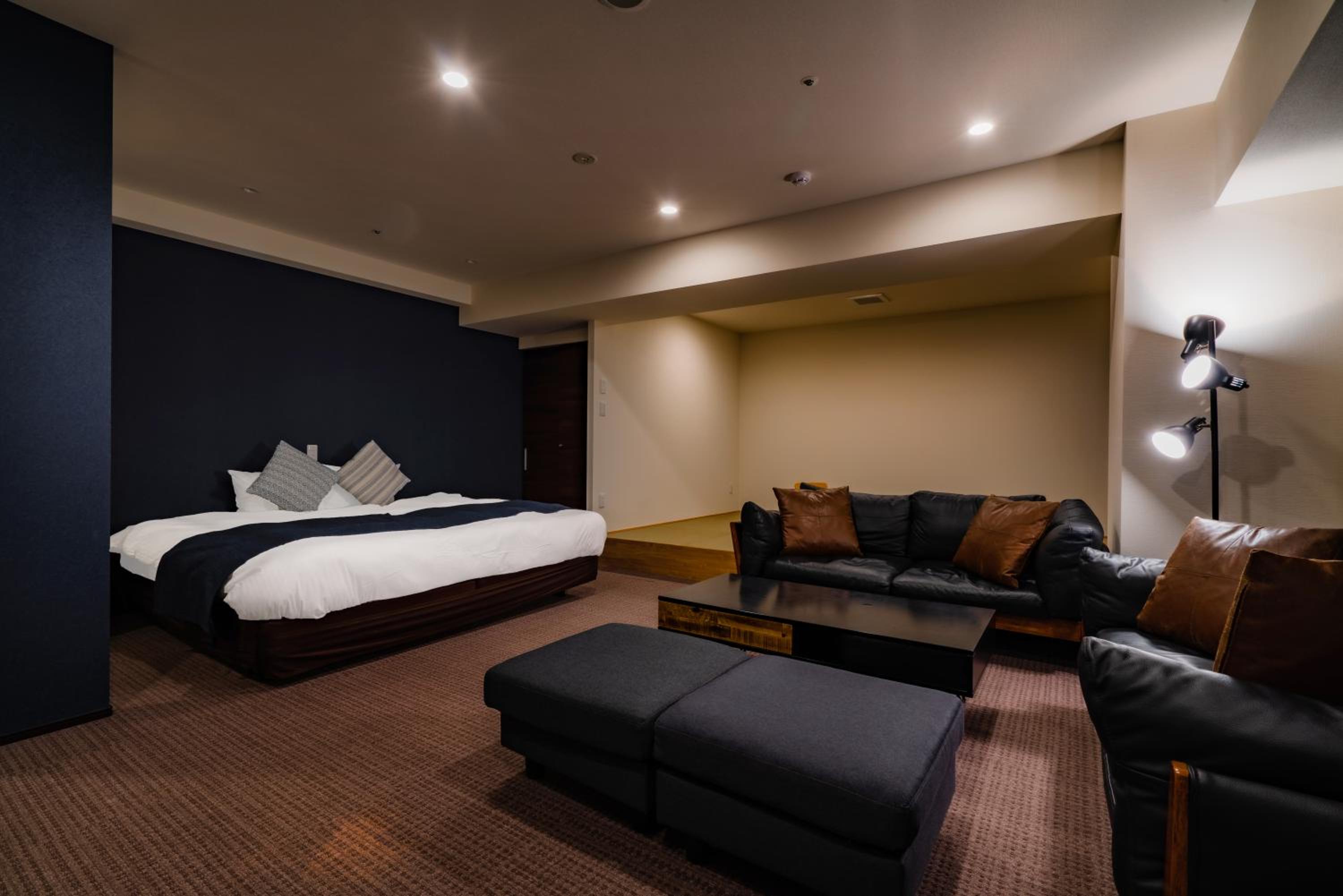 Deluxe King Suite - Photo 1