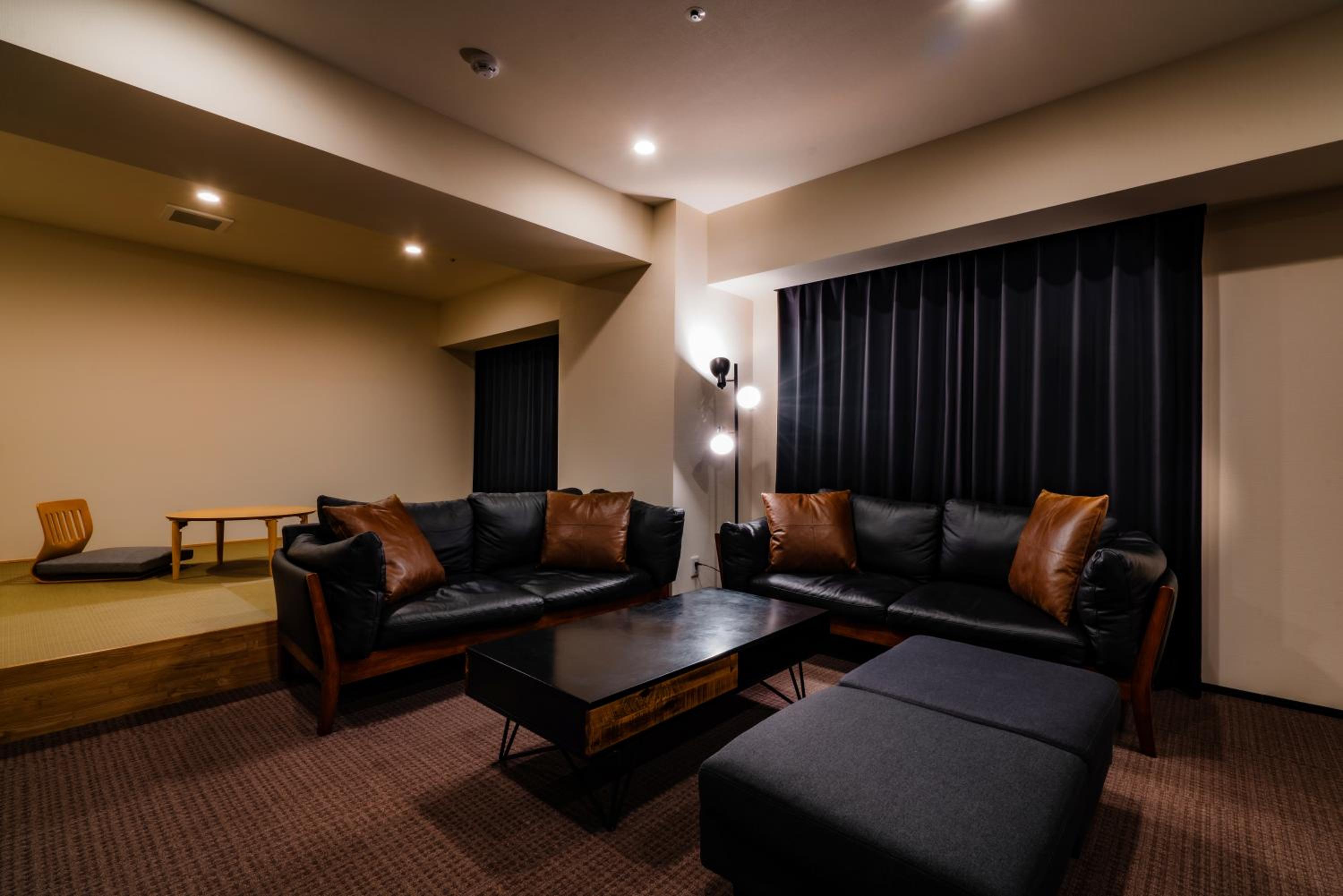 Deluxe King Suite - Photo 3