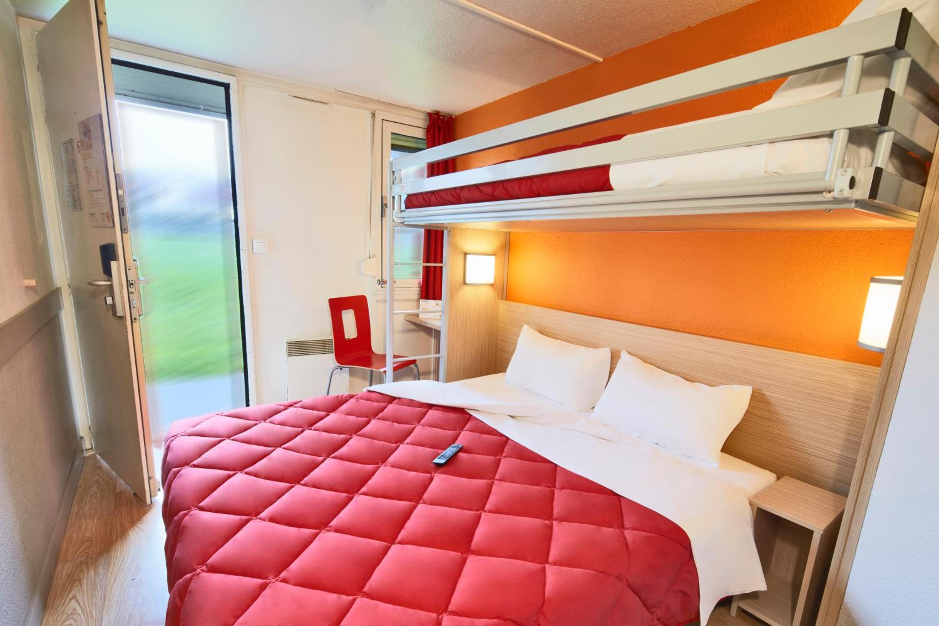 Triple Room with 1 Double + 1 Single Bed photo 1
