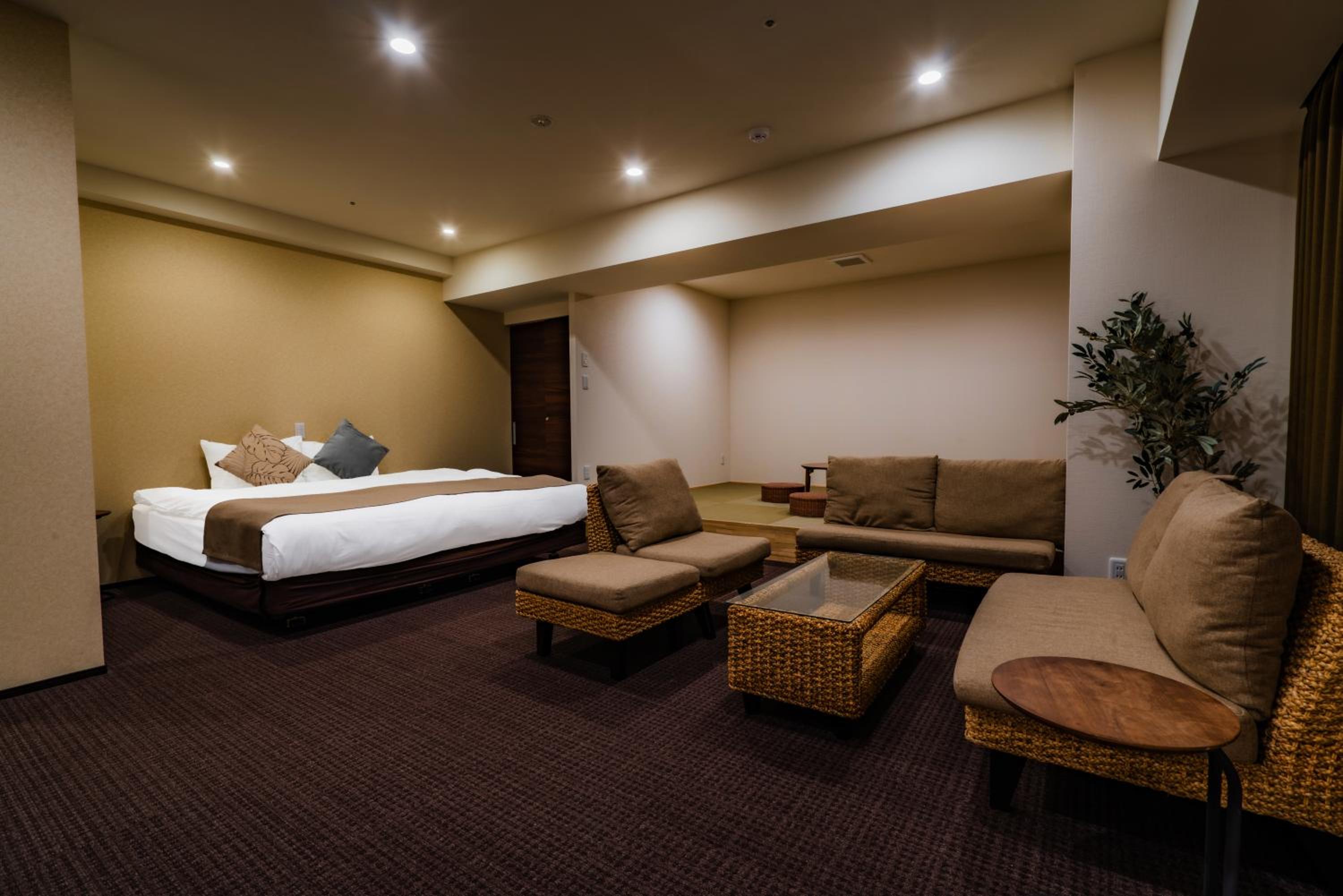 Superior King Suite - Photo 1