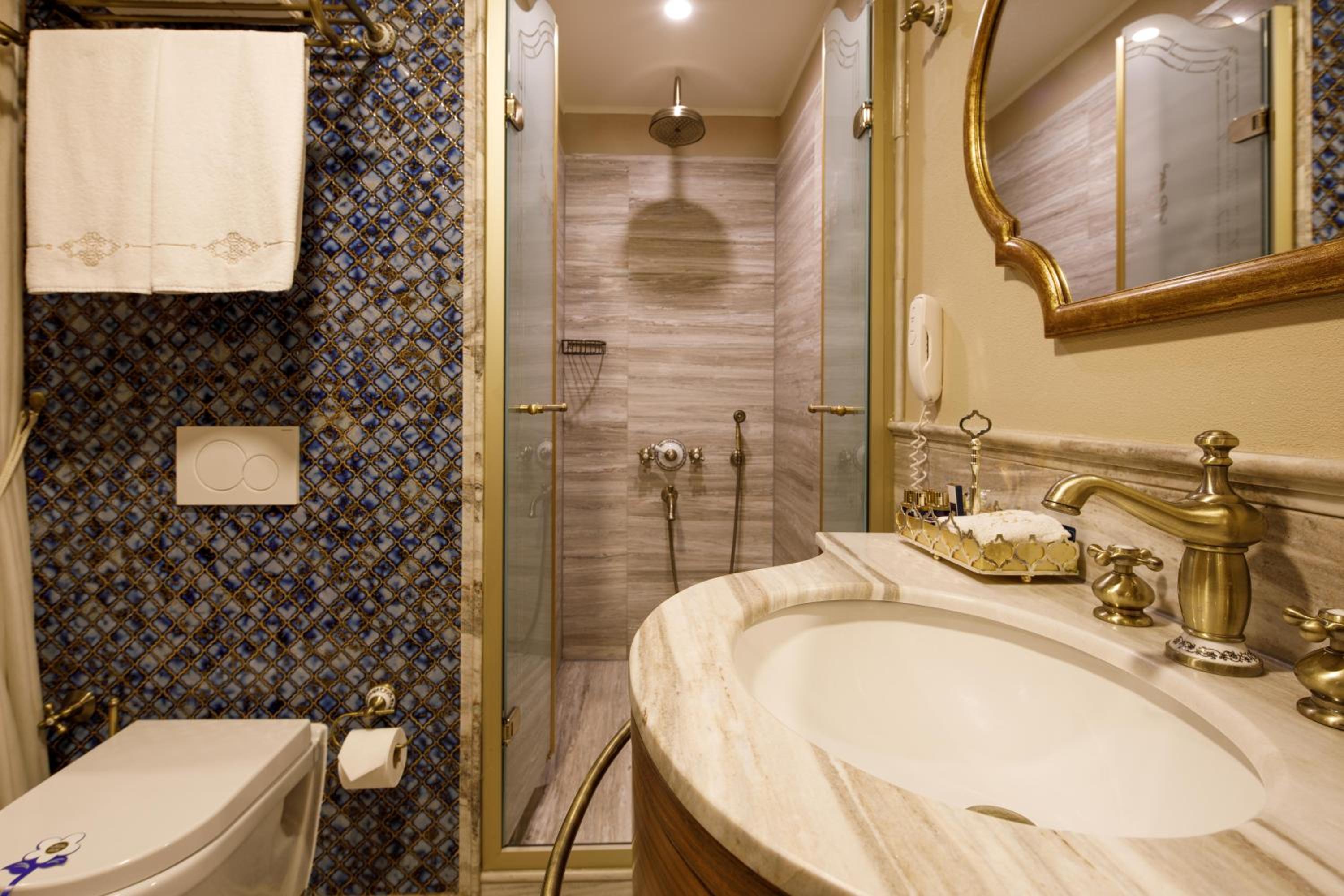 Deluxe Room - Photo 7