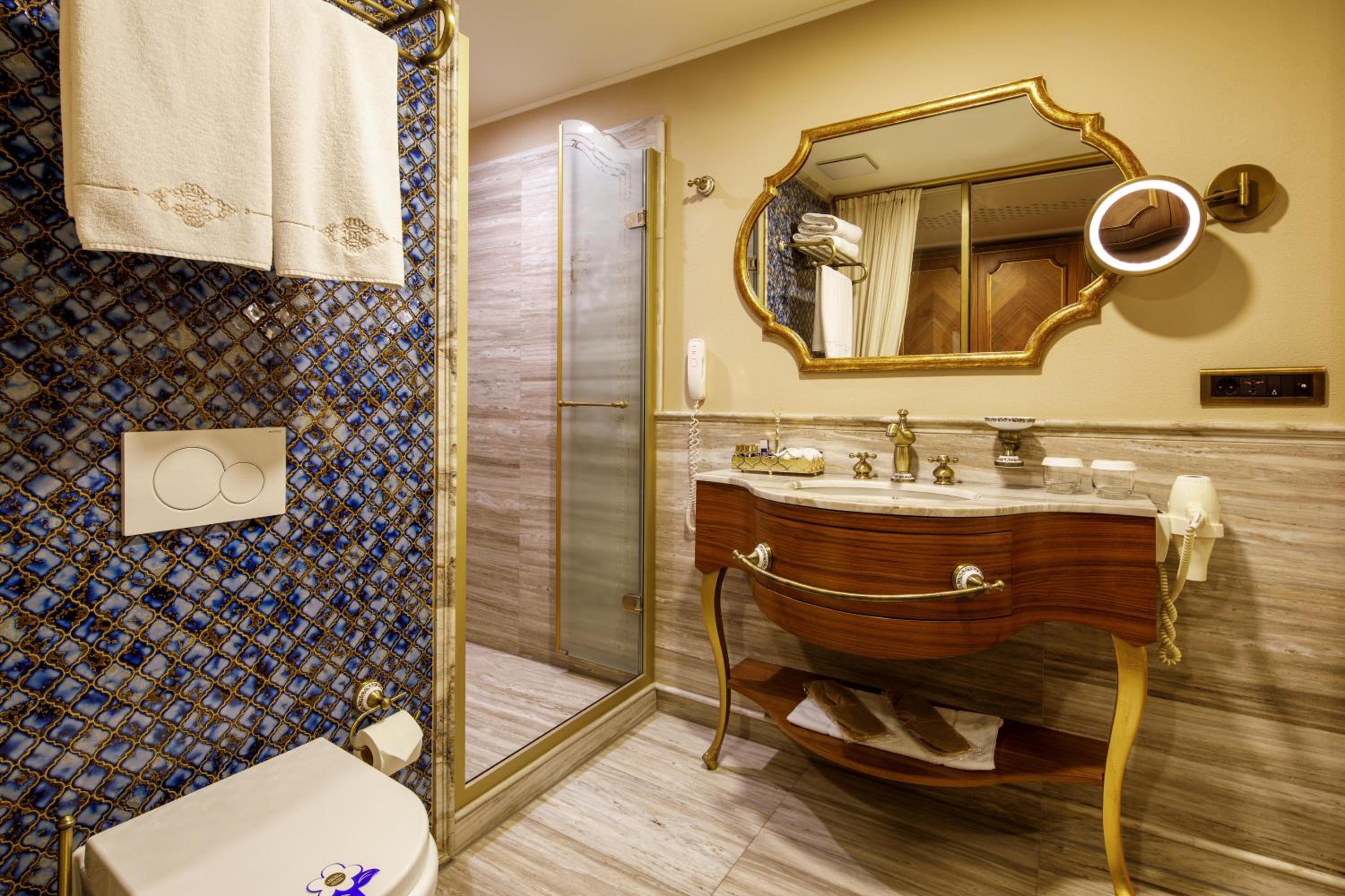 Deluxe Room - Photo 8