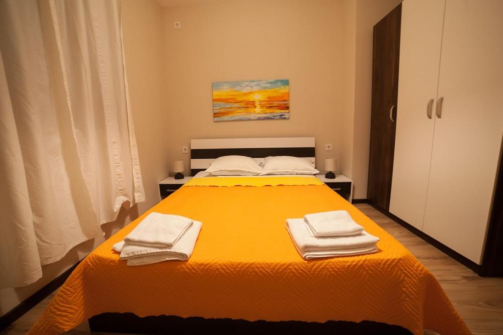 One-Bedroom Apartment - Photo 8