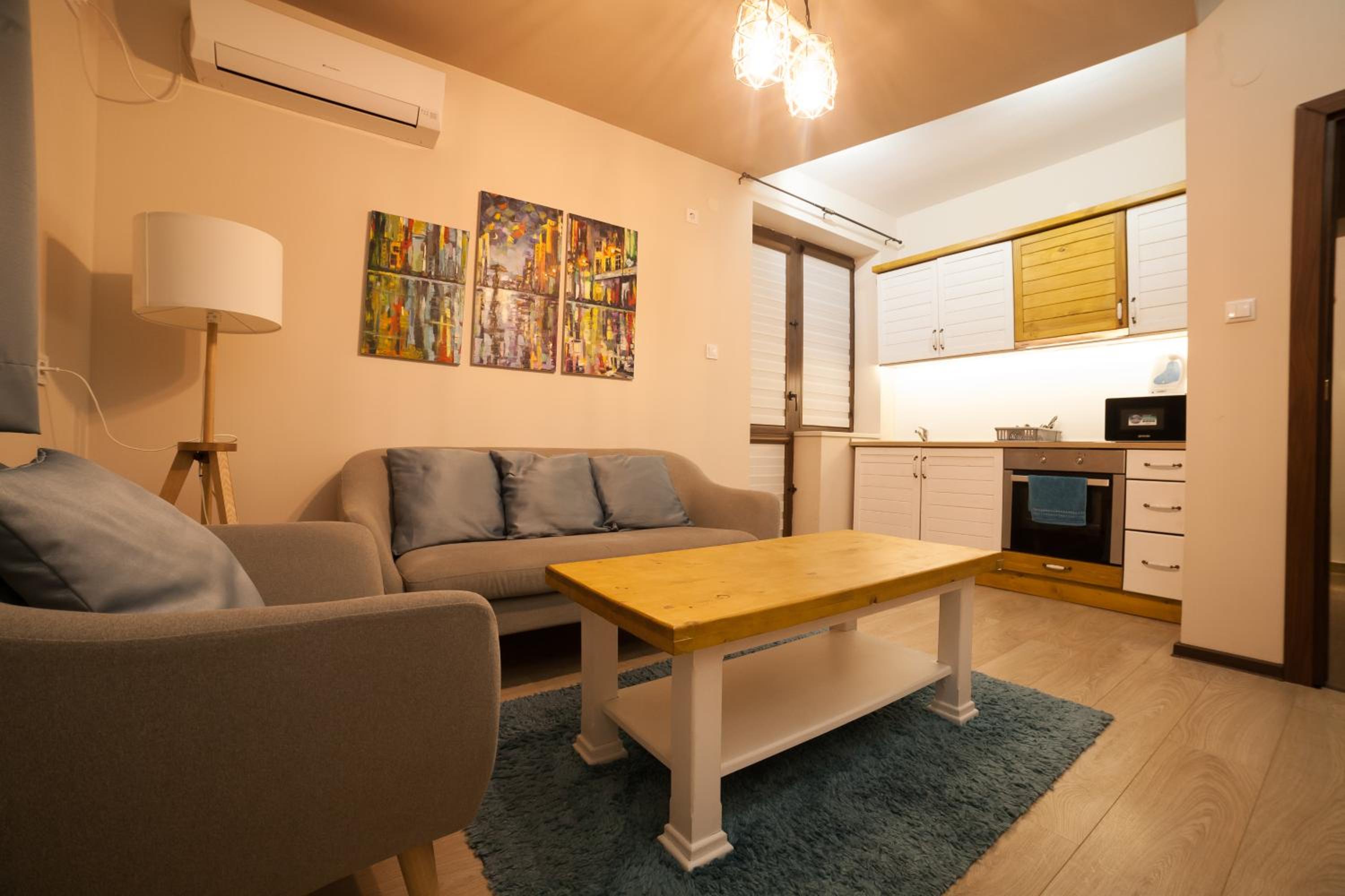 One-Bedroom Apartment photo 1