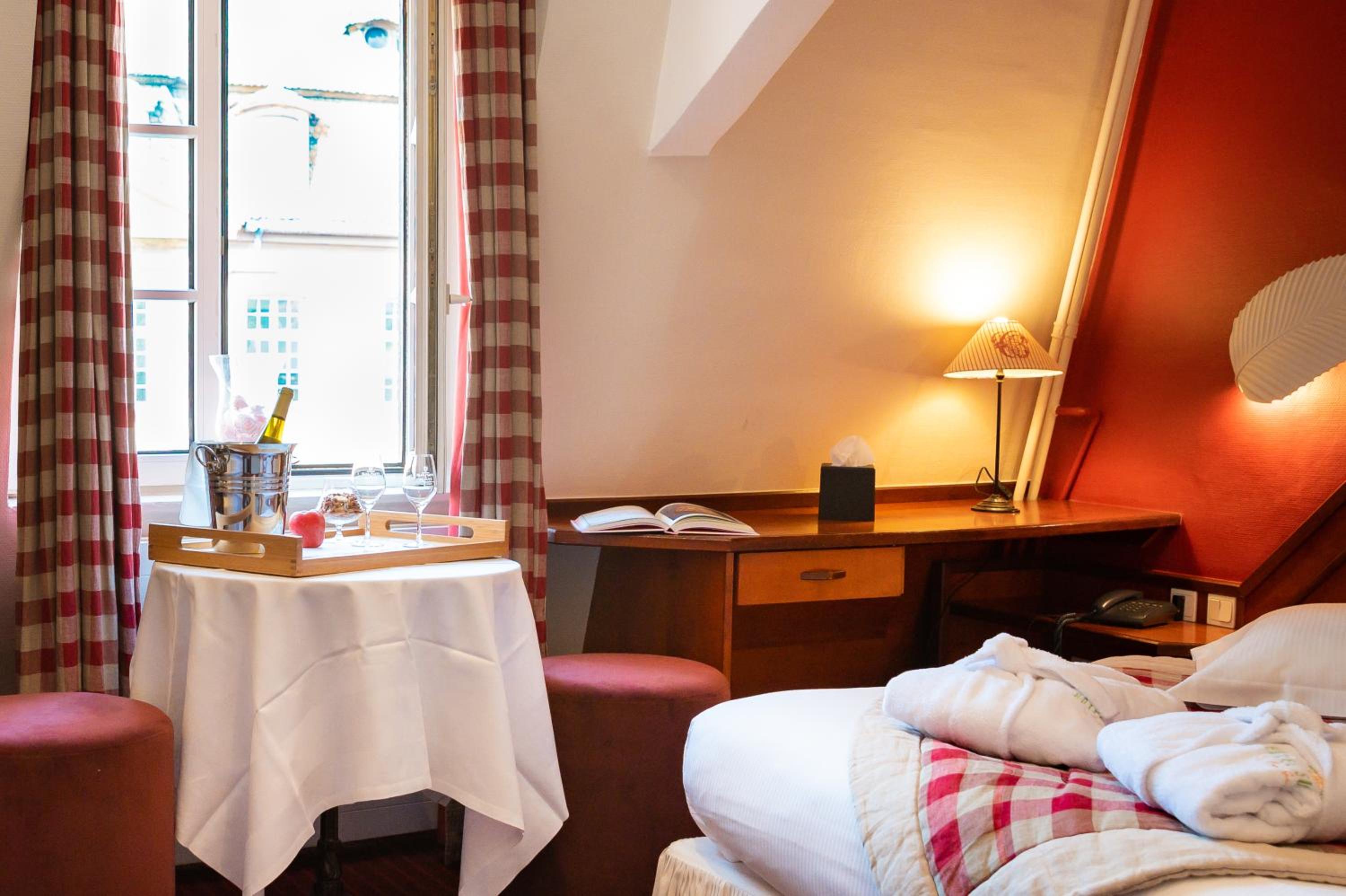 Triple Room with Cathedral View photo 1