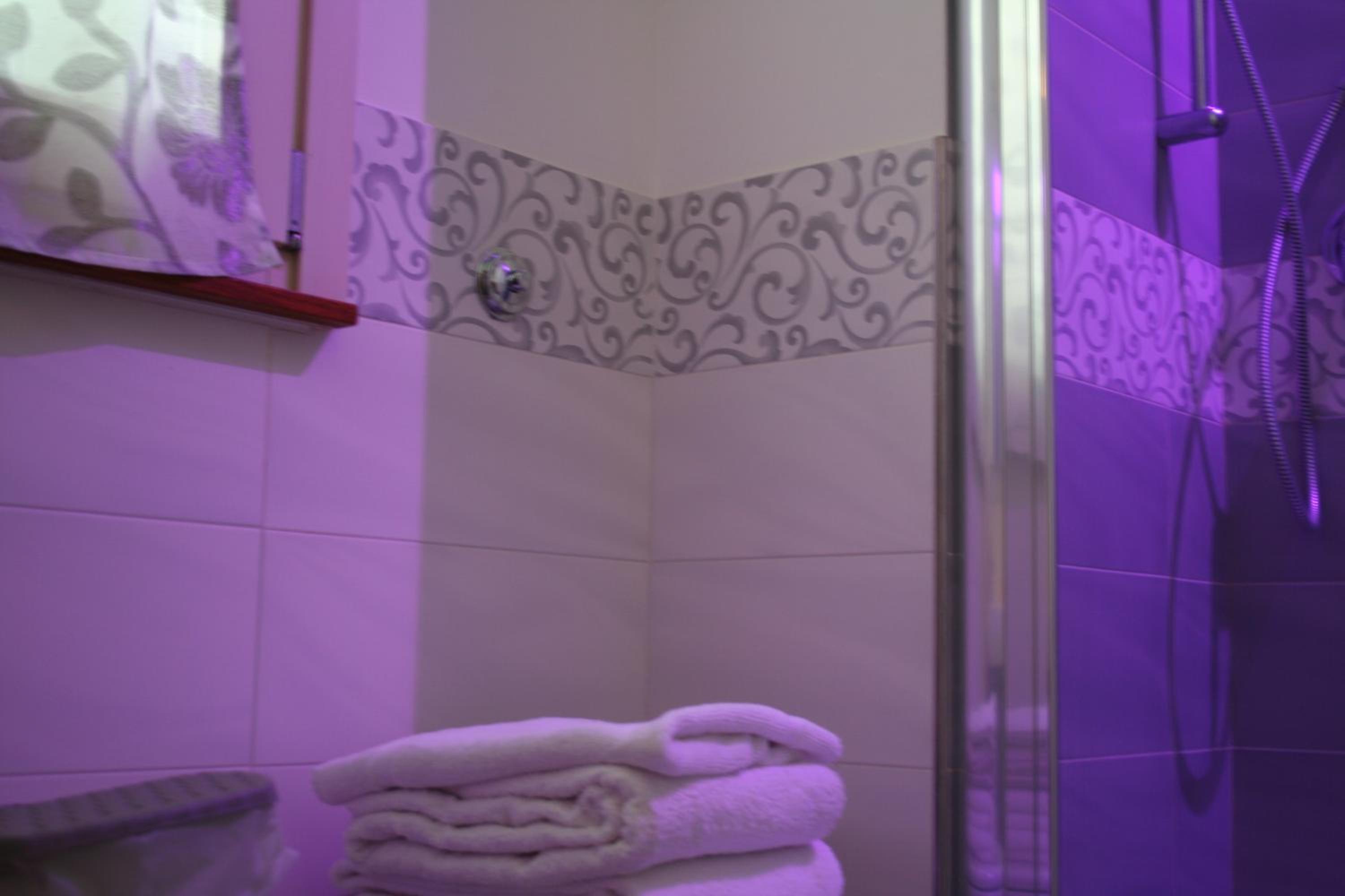 Deluxe Double Room (2 Adults + 1 Child) photo 2
