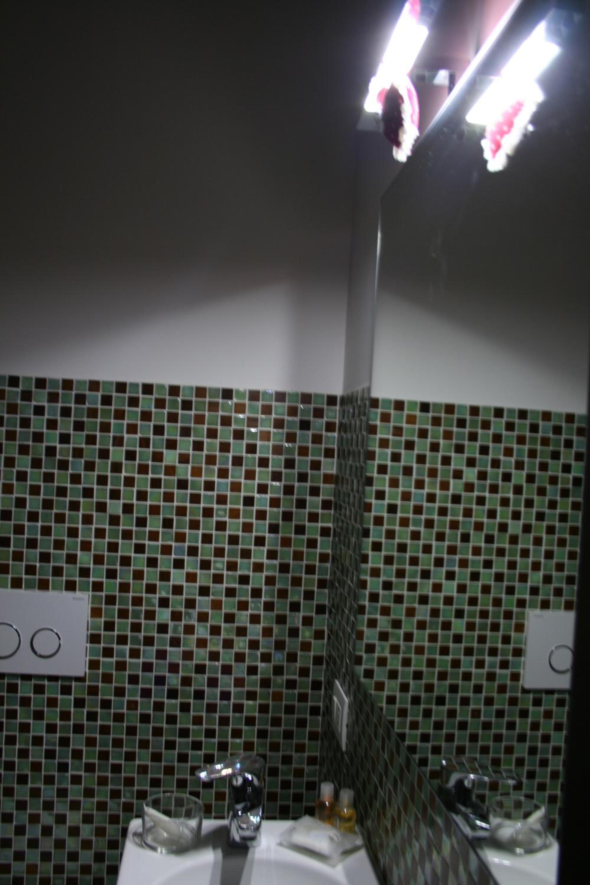 Twin Room with Private Bathroom photo 3