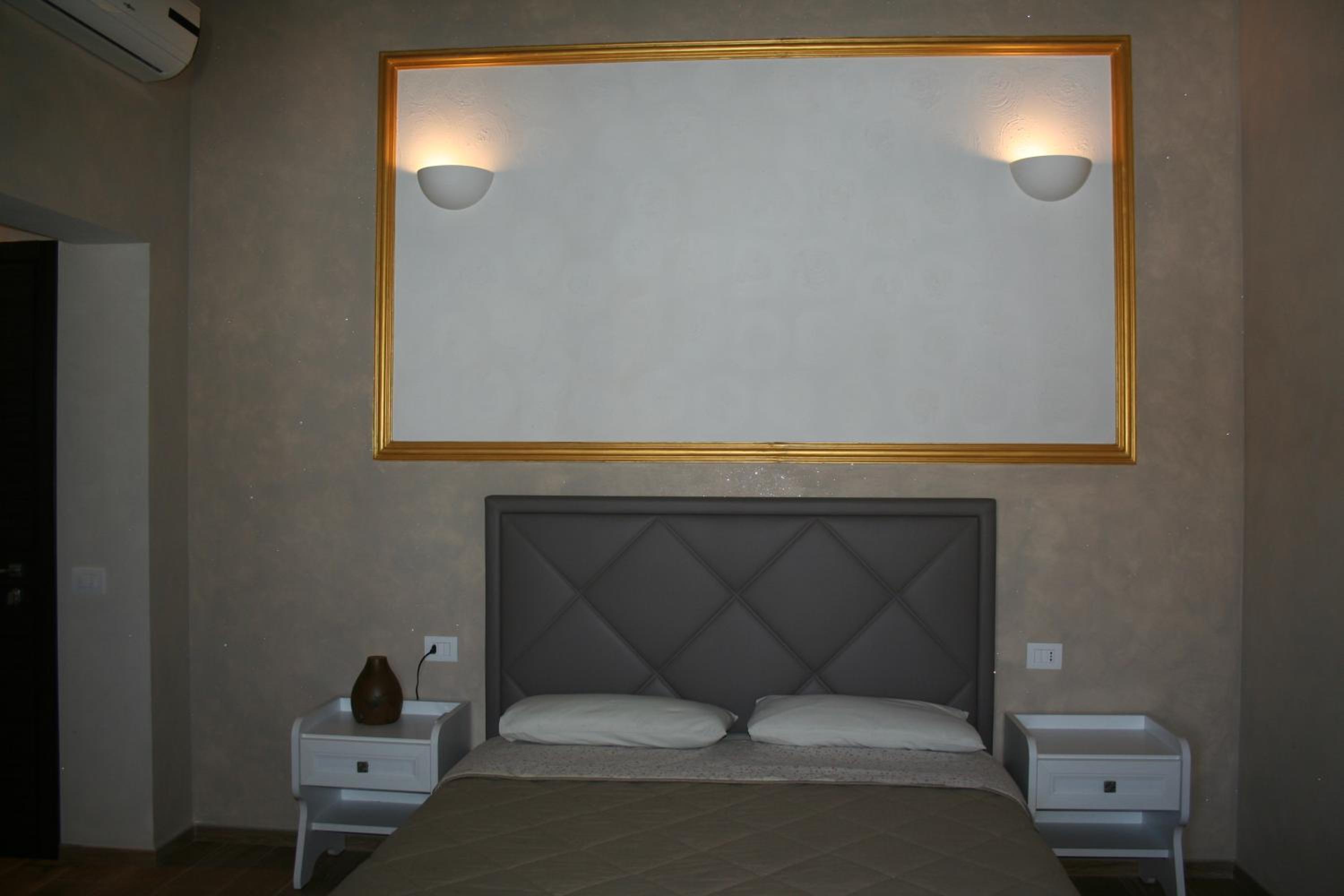 Deluxe Double Room (2 Adults + 1 Child) photo 3