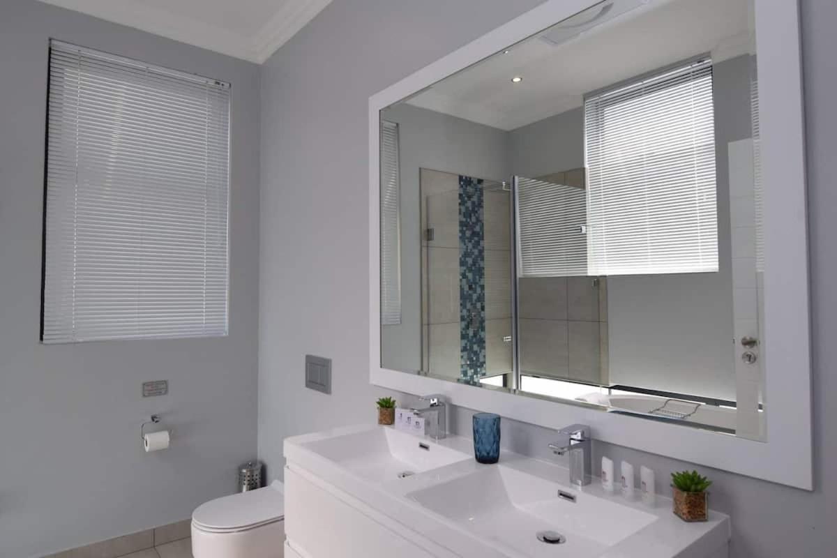 Three-Bedroom Apartment - Photo 10