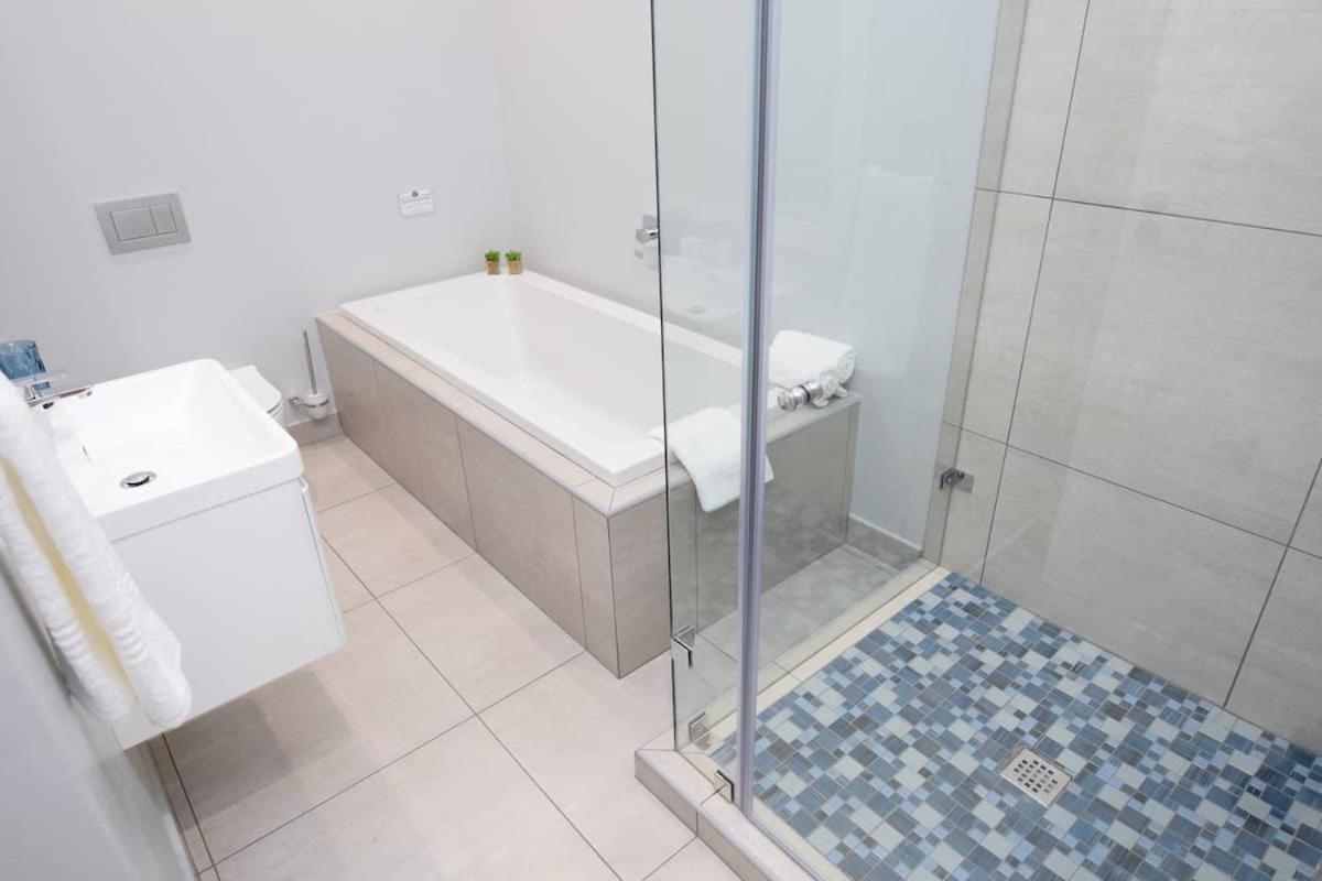 Three-Bedroom Apartment - Photo 4