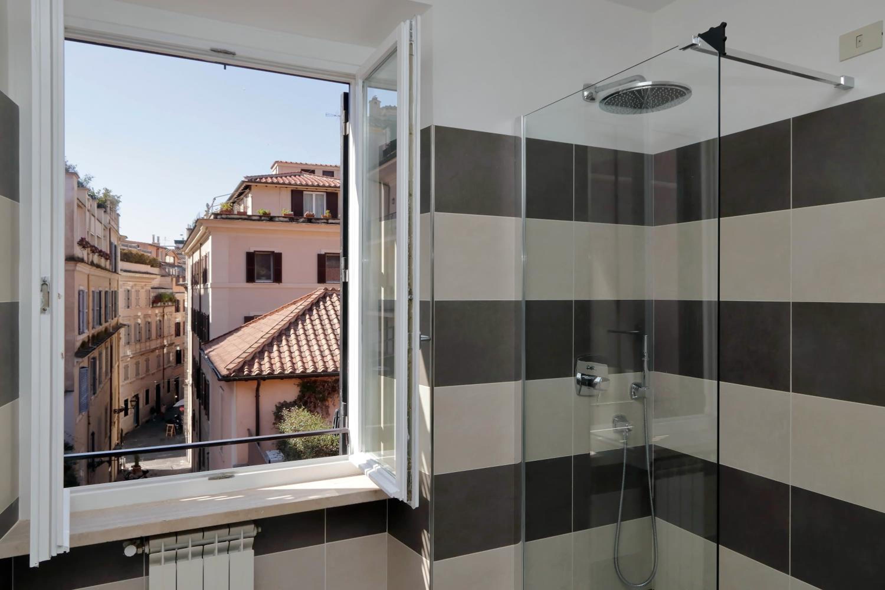 Deluxe One-Bedroom Apartment with Terrace - Split Level photo 3