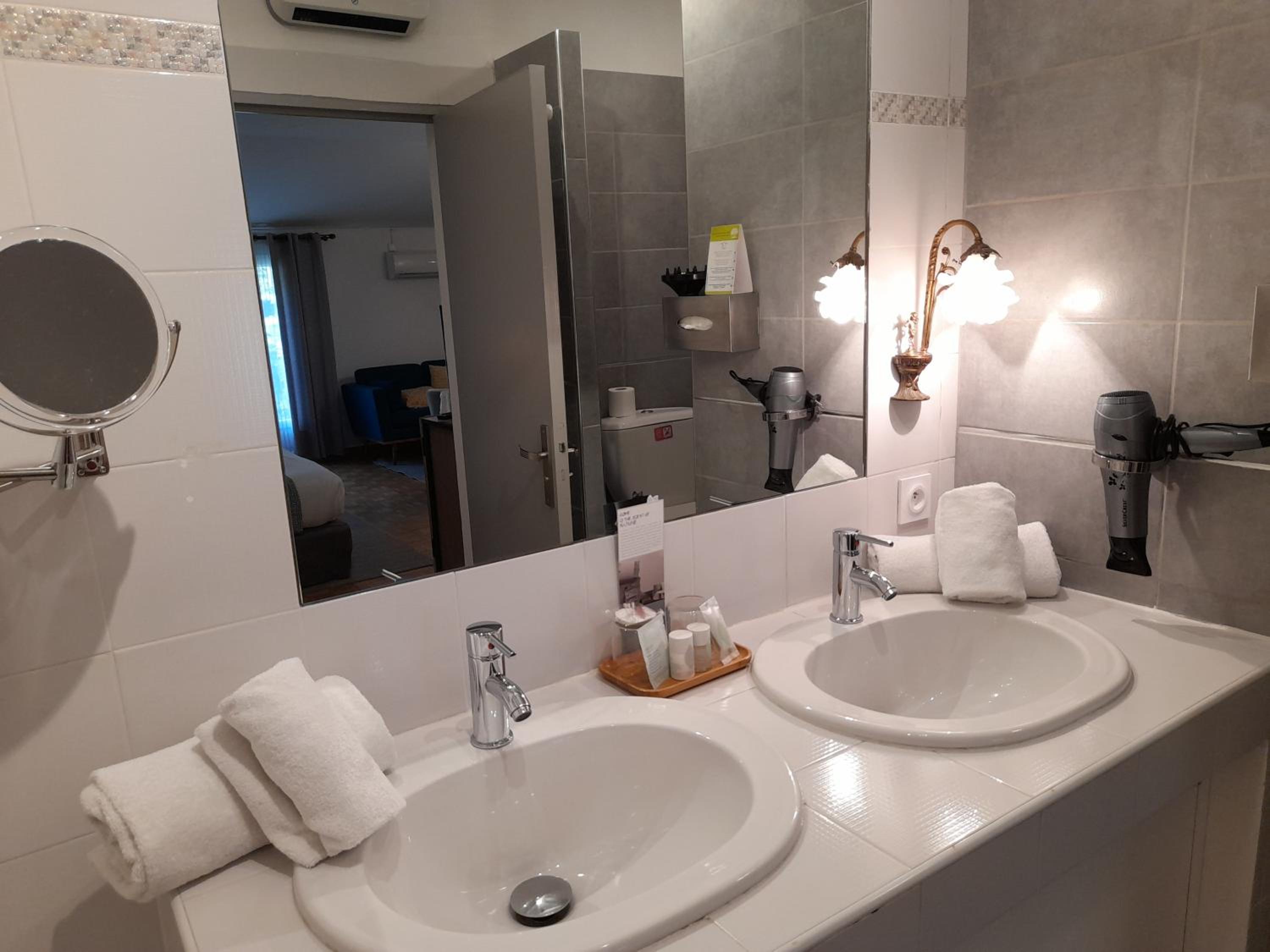 Classic Double Room - Photo 6