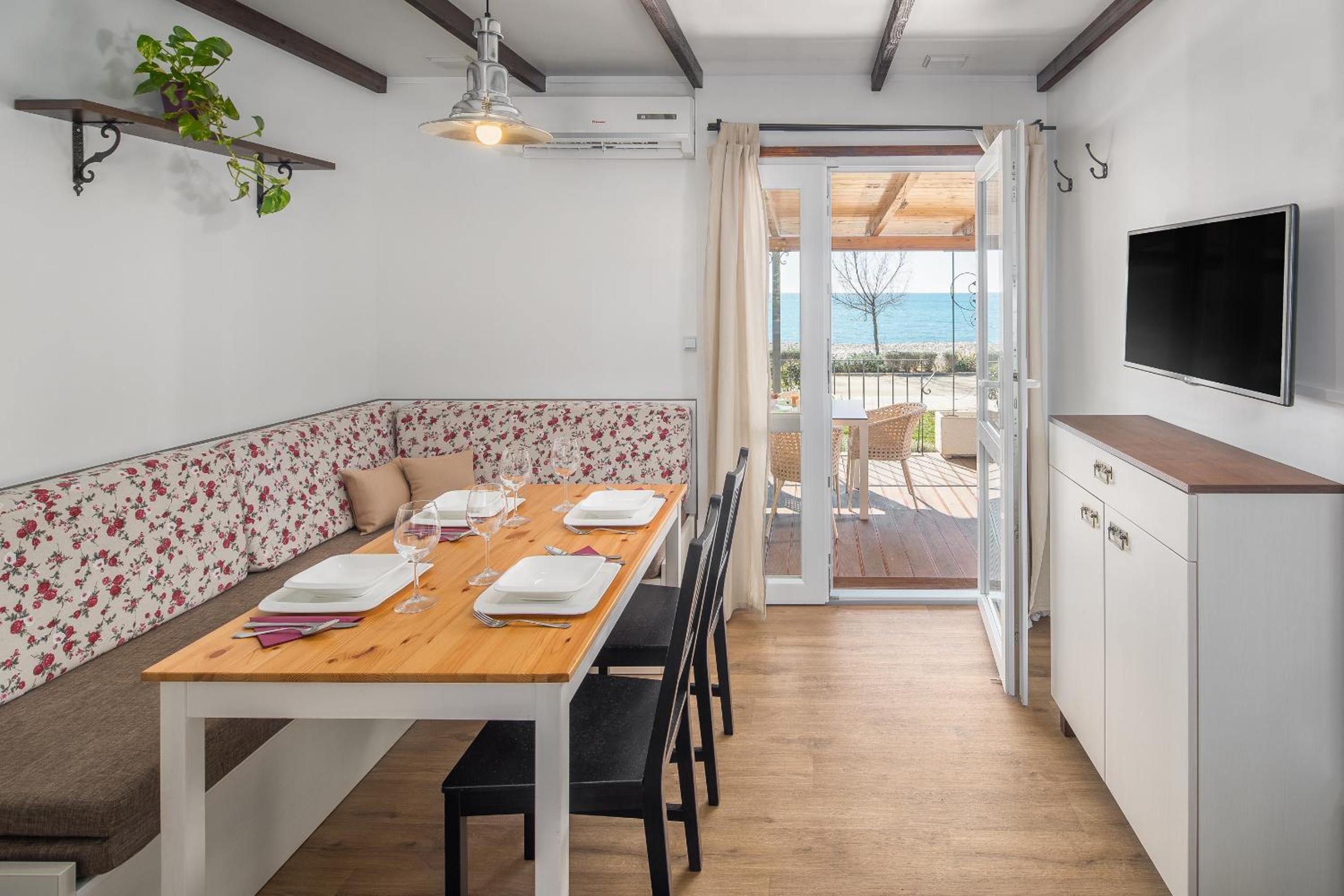 Deluxe Mobile Home with Sea View
