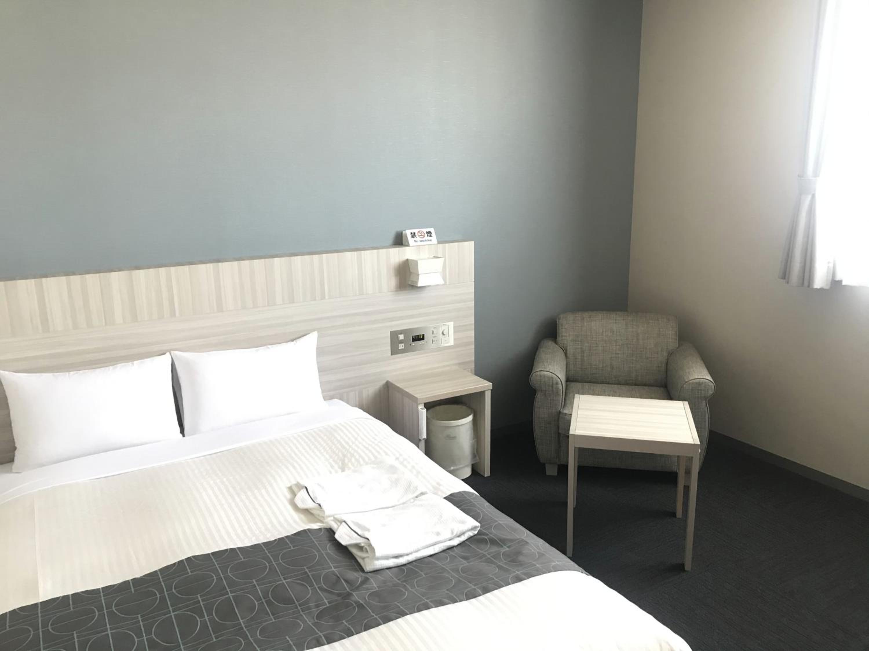 Double Room-Non-Smoking - Photo 1