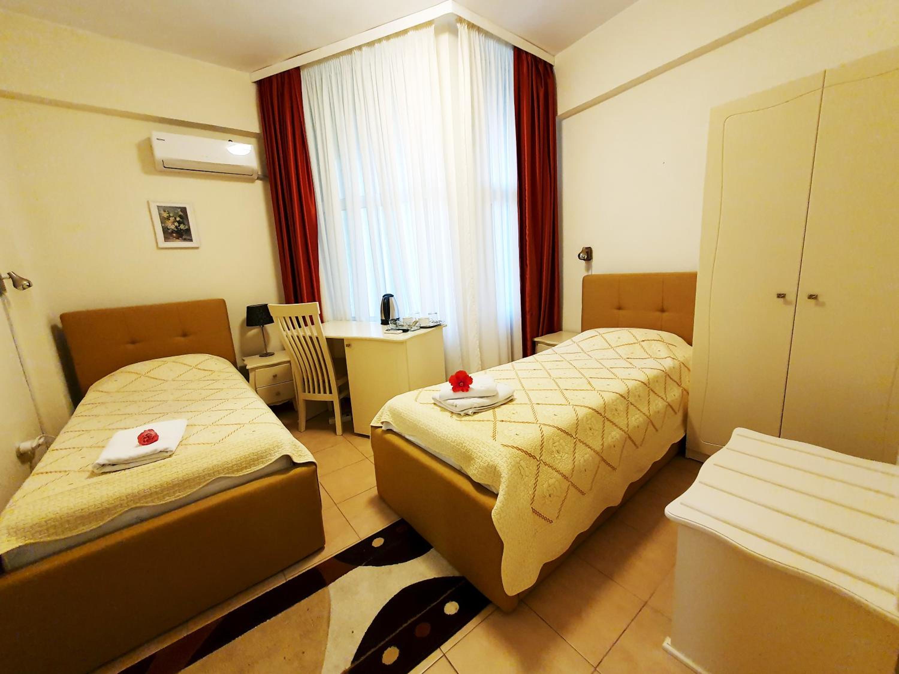 Twin Room - Photo 7