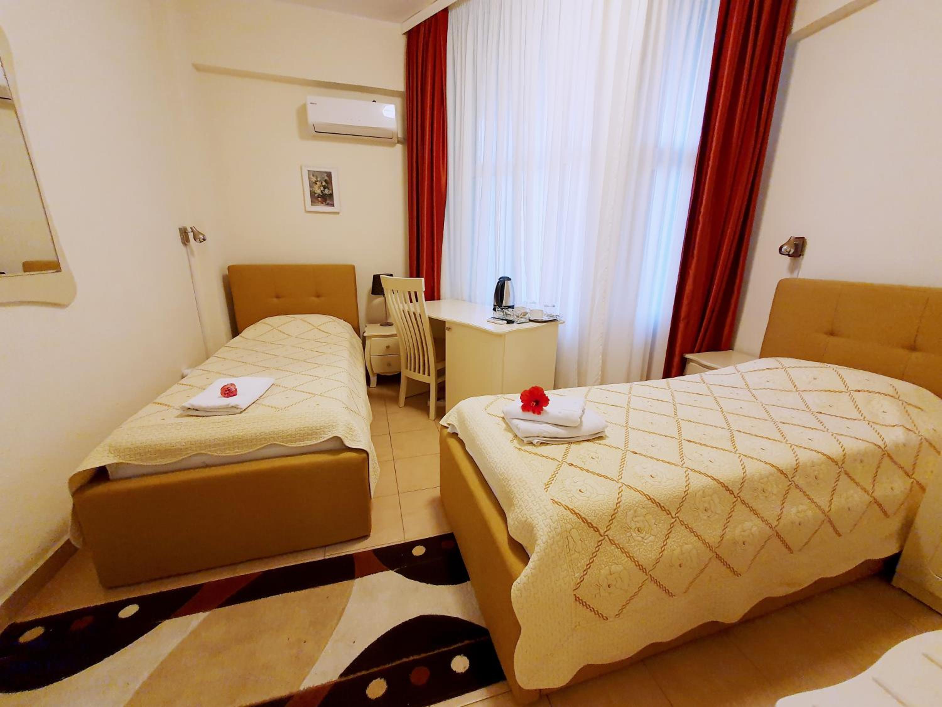 Twin Room - Photo 1