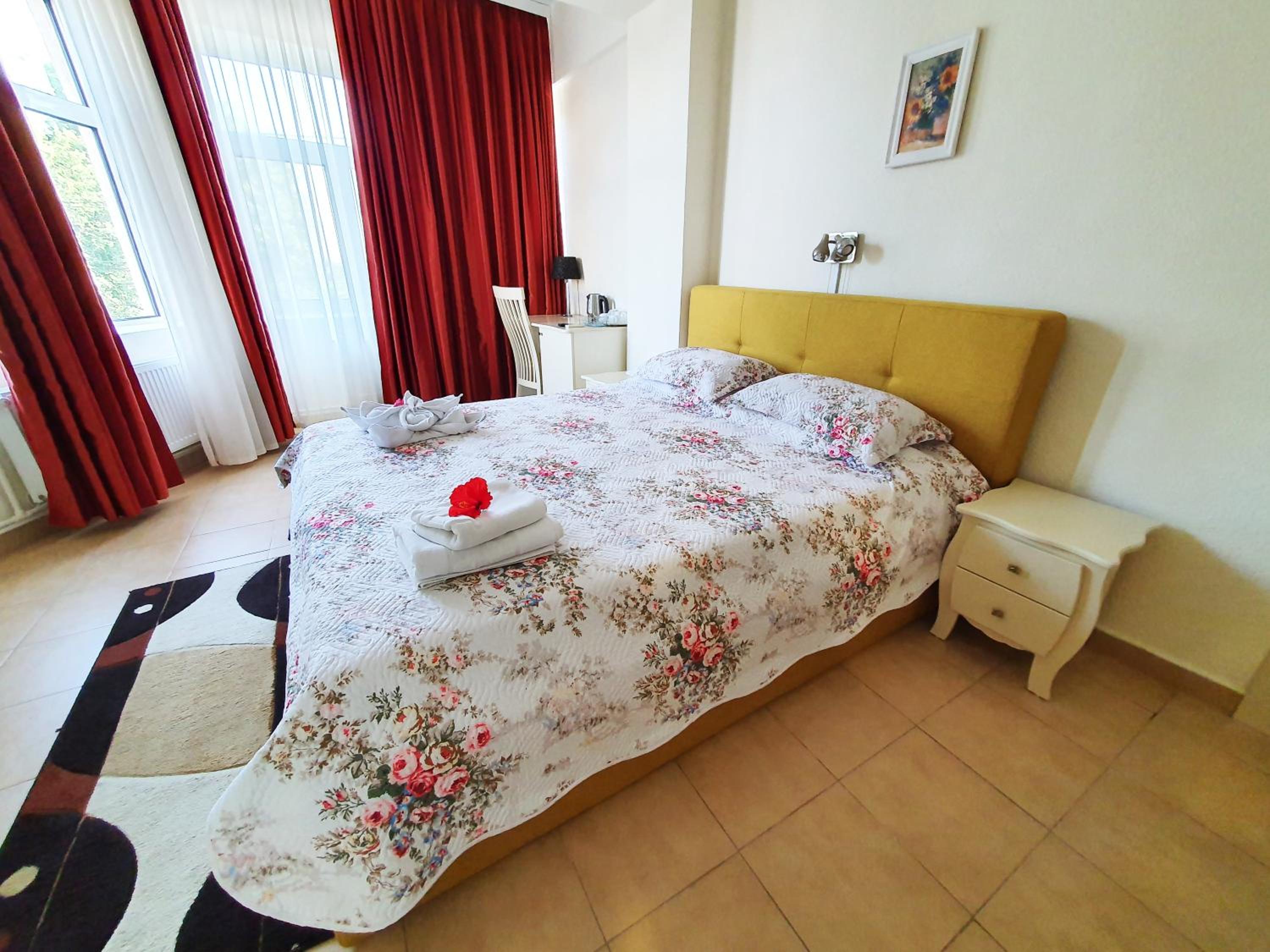 Classic Double Room - Photo 17