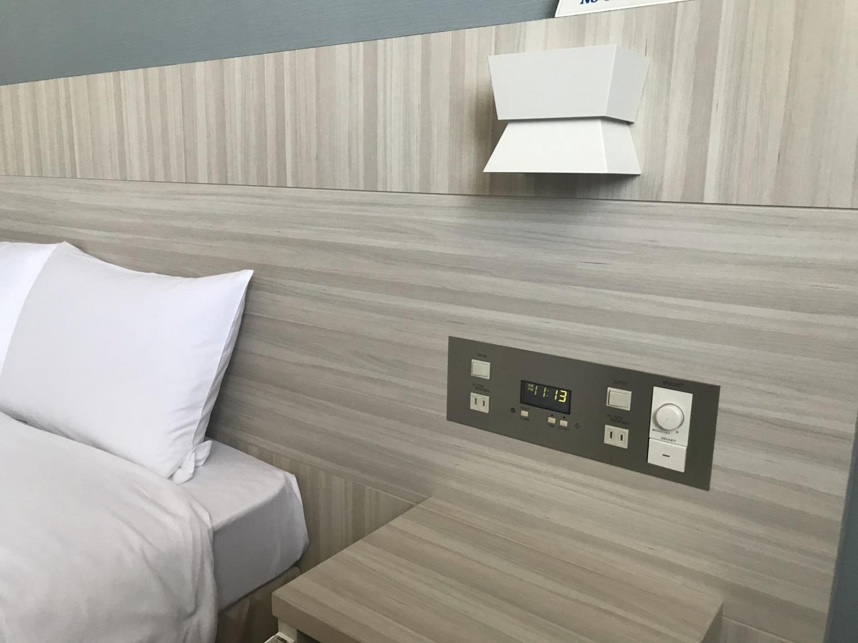Double Room-Non-Smoking - Photo 8