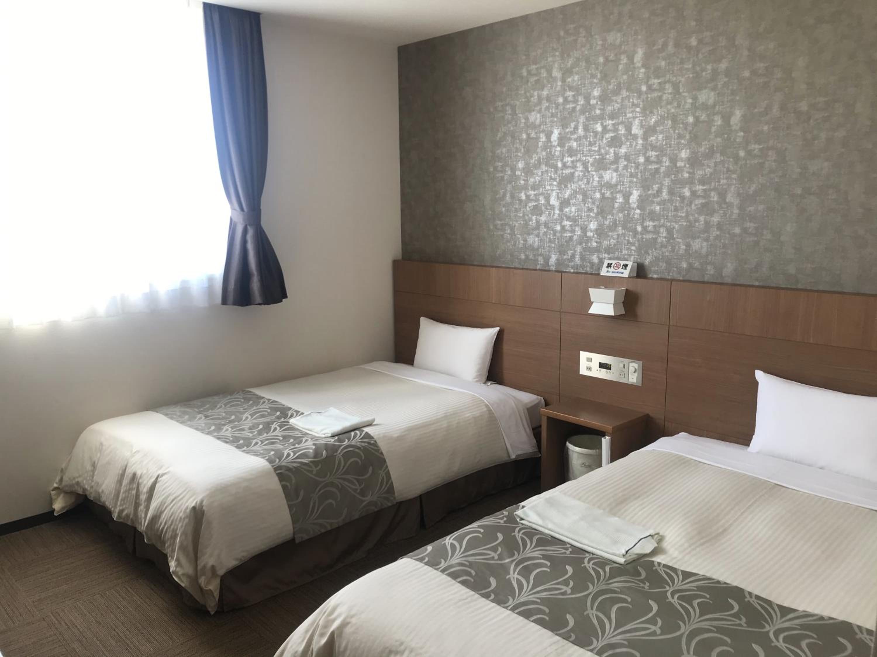 Standard Twin Room-Non-Smoking - Photo 9