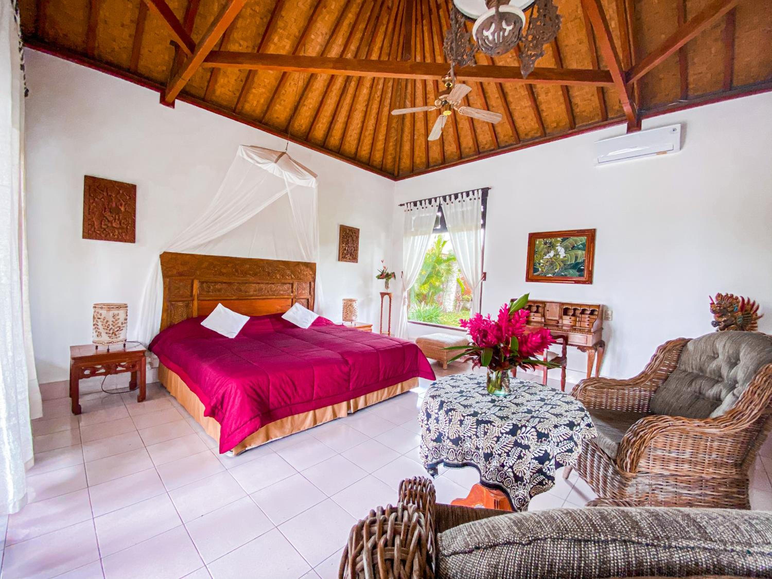 Deluxe Bungalow with Garden View