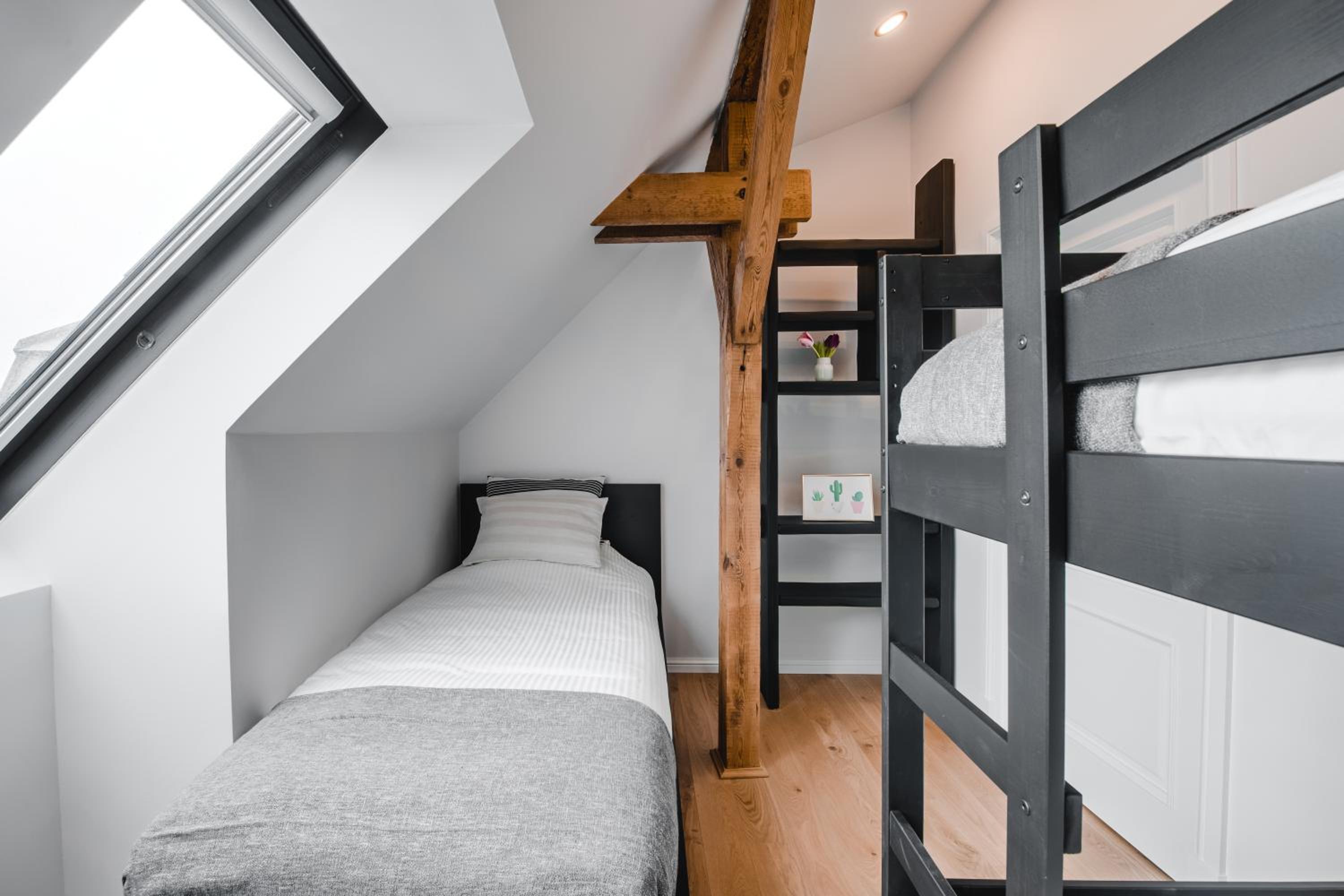 Three-Bedroom Apartment - Photo 31