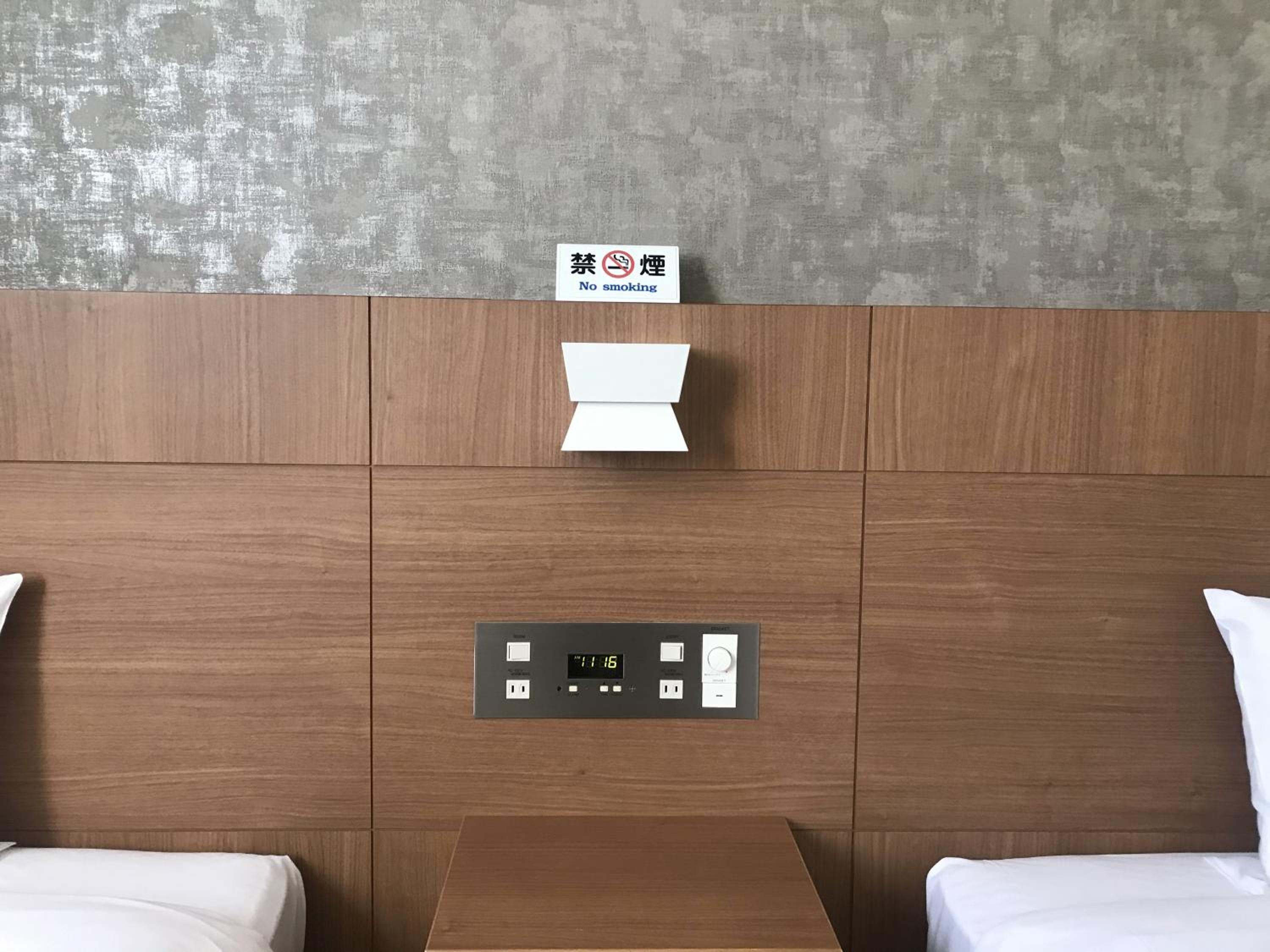 Standard Twin Room-Non-Smoking - Photo 8