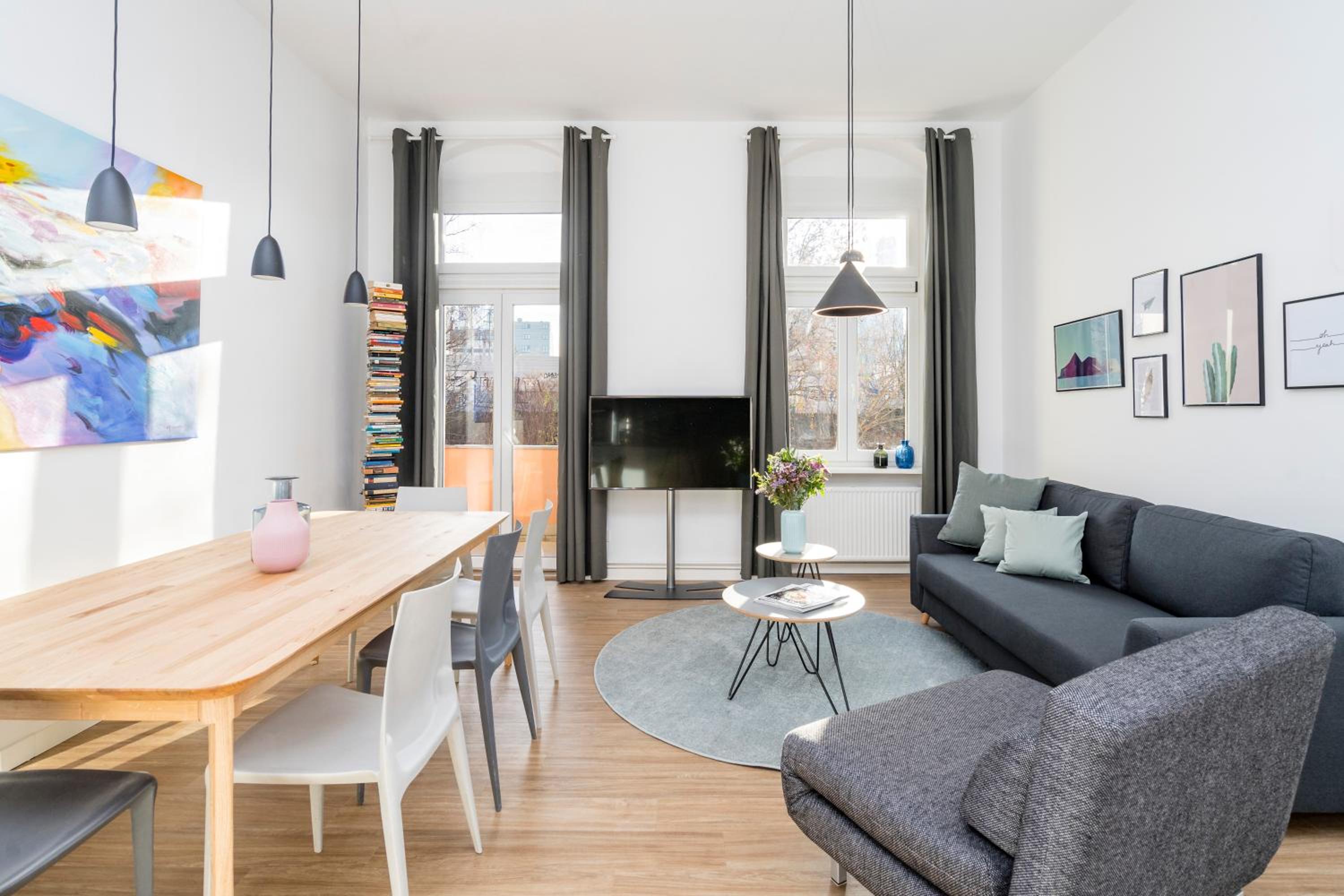 Three-Bedroom Apartment with Balcony photo 3