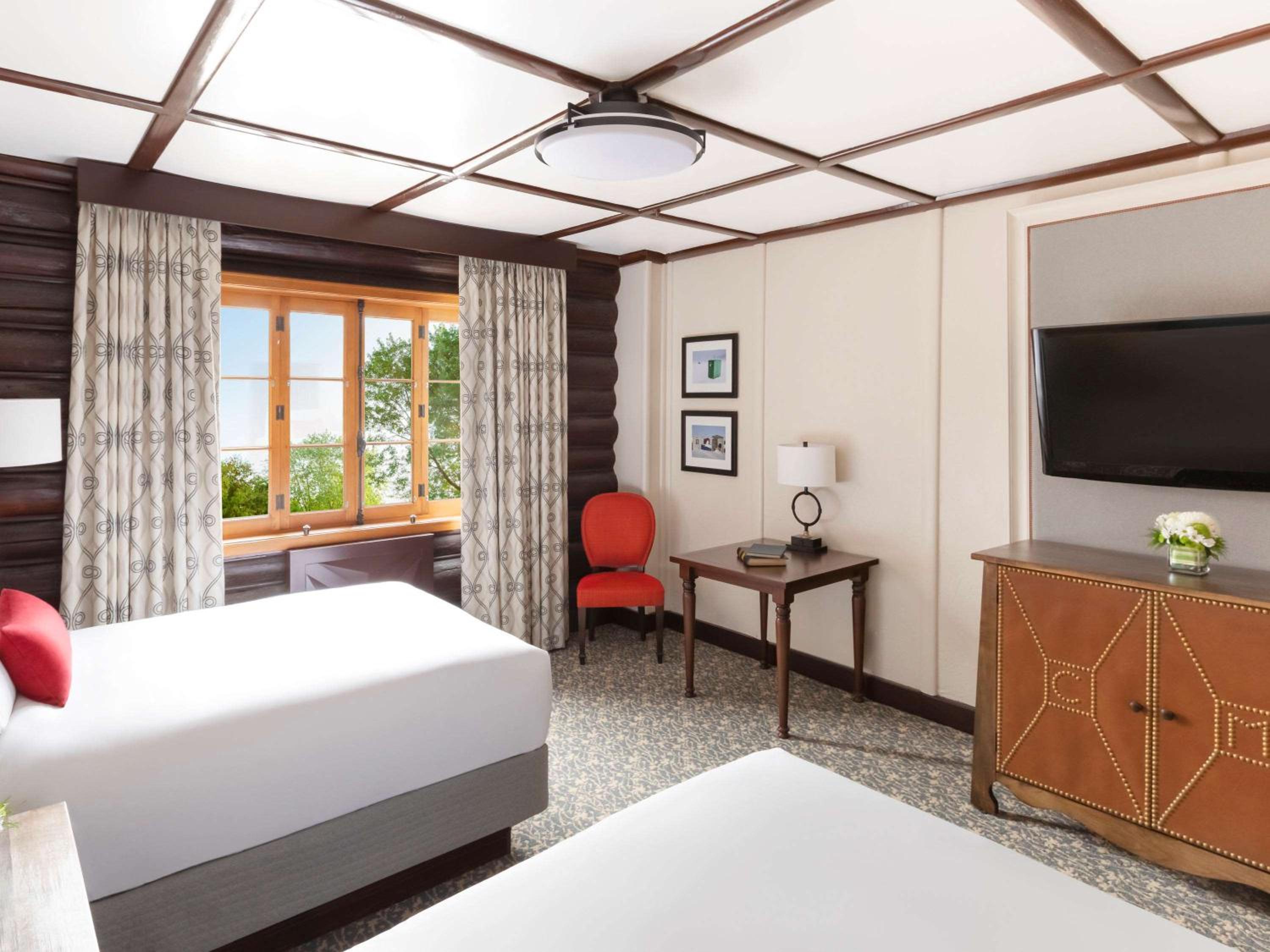 Fairmont Luxury Queen Room with View - Photo 1