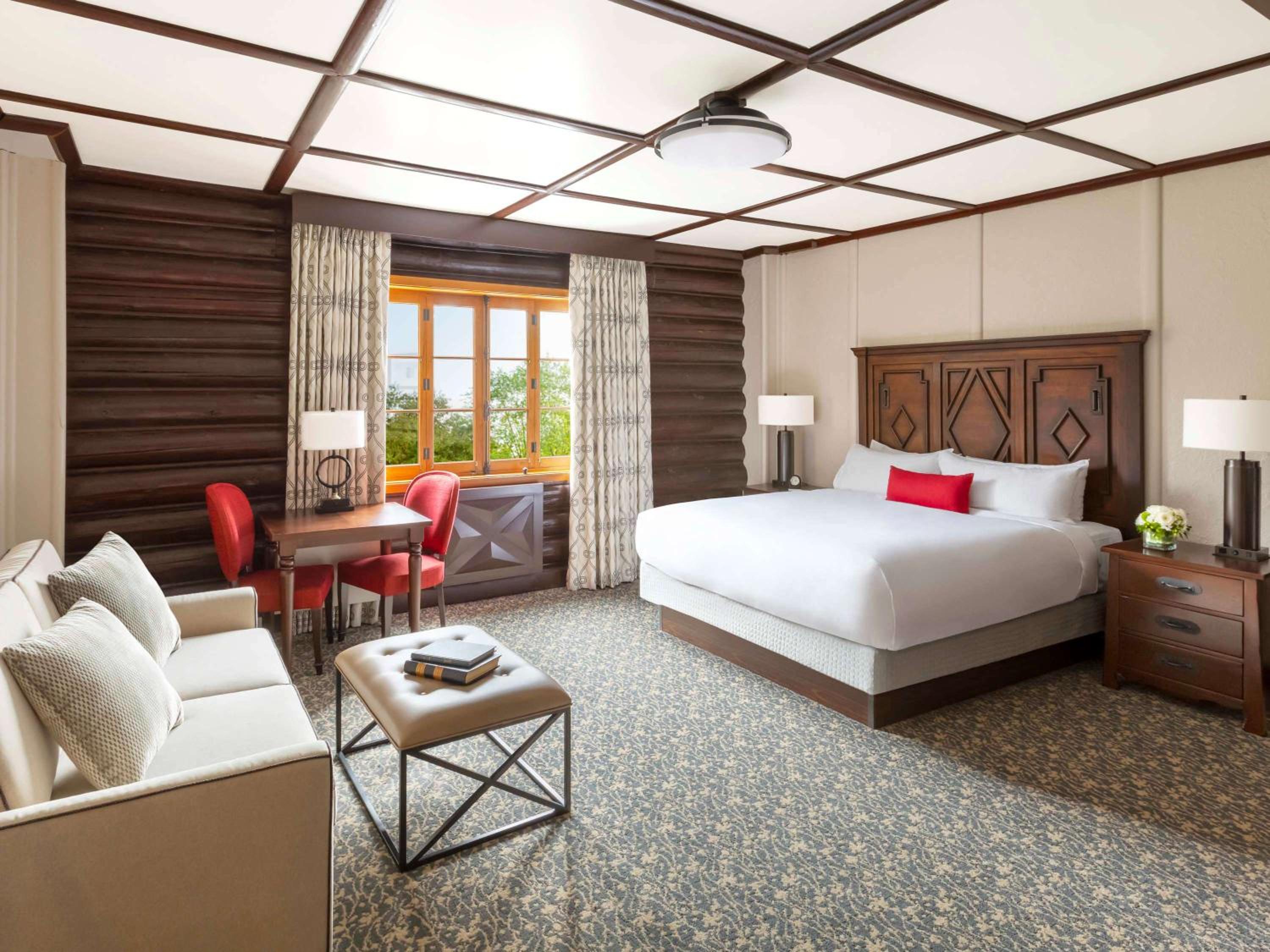 Deluxe Luxury Room with Two Queen Beds and View - Photo 2