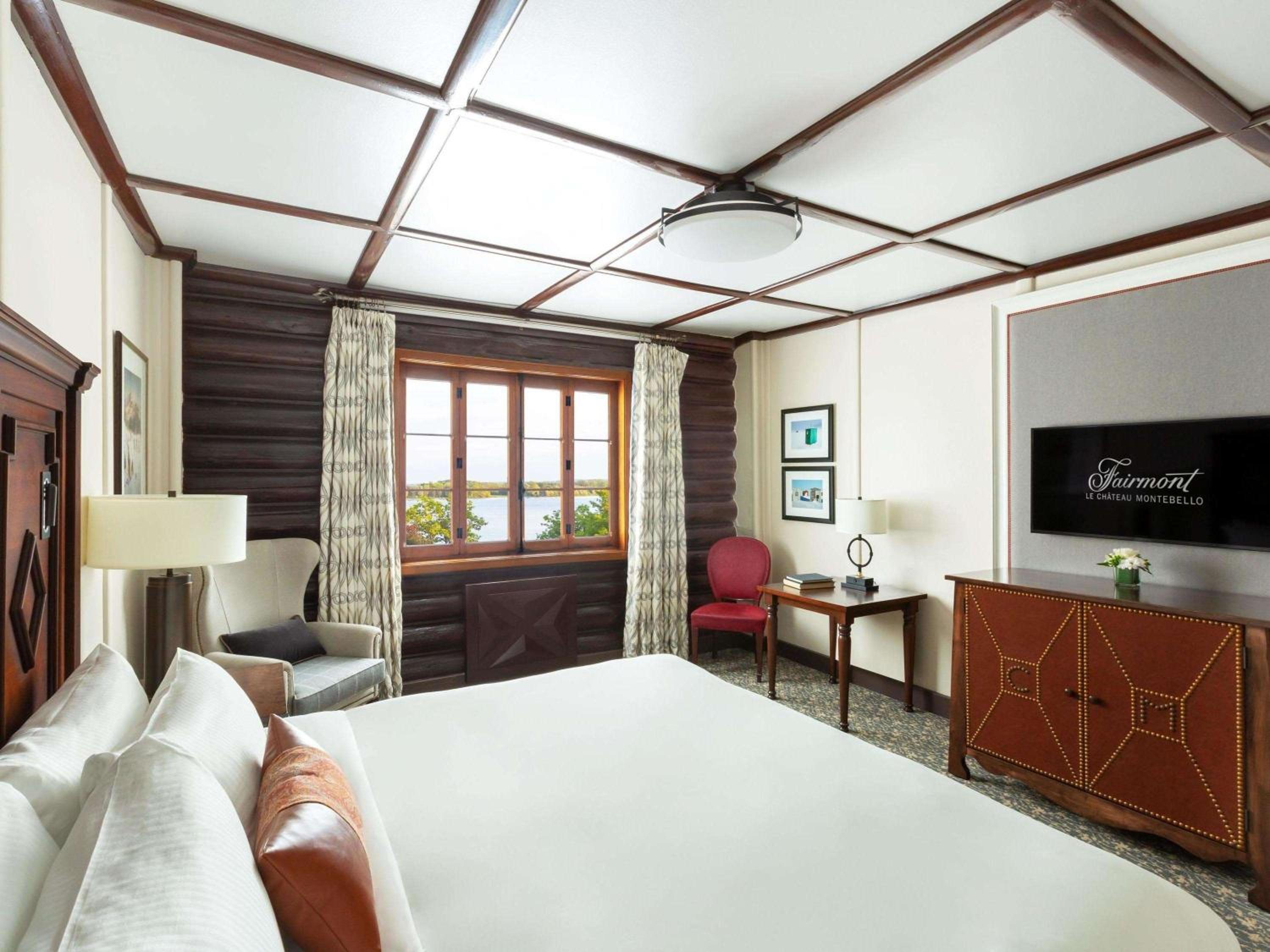 Fairmont Luxury Queen Room with View - Photo 2