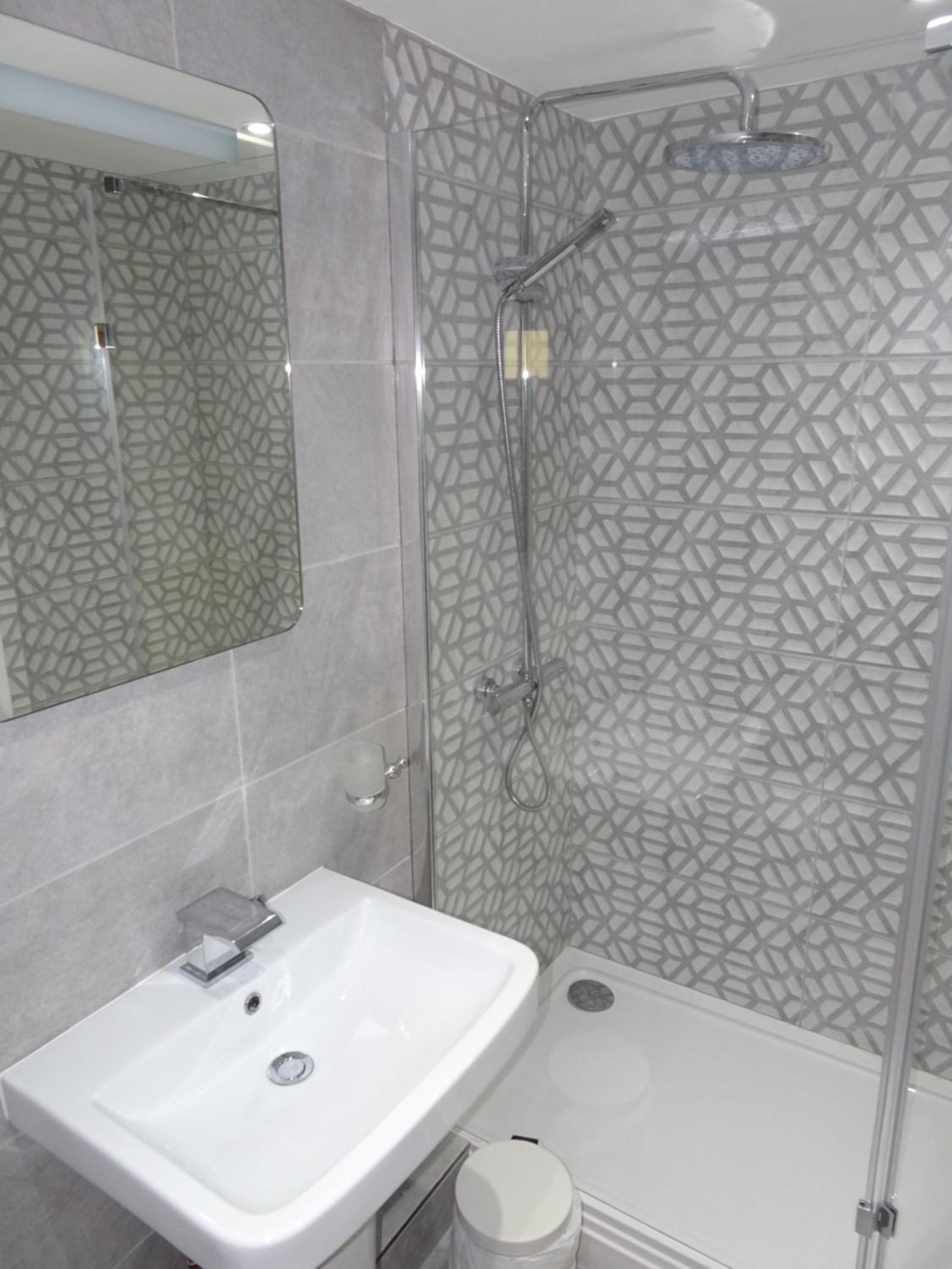 Deluxe King Room - Photo 2